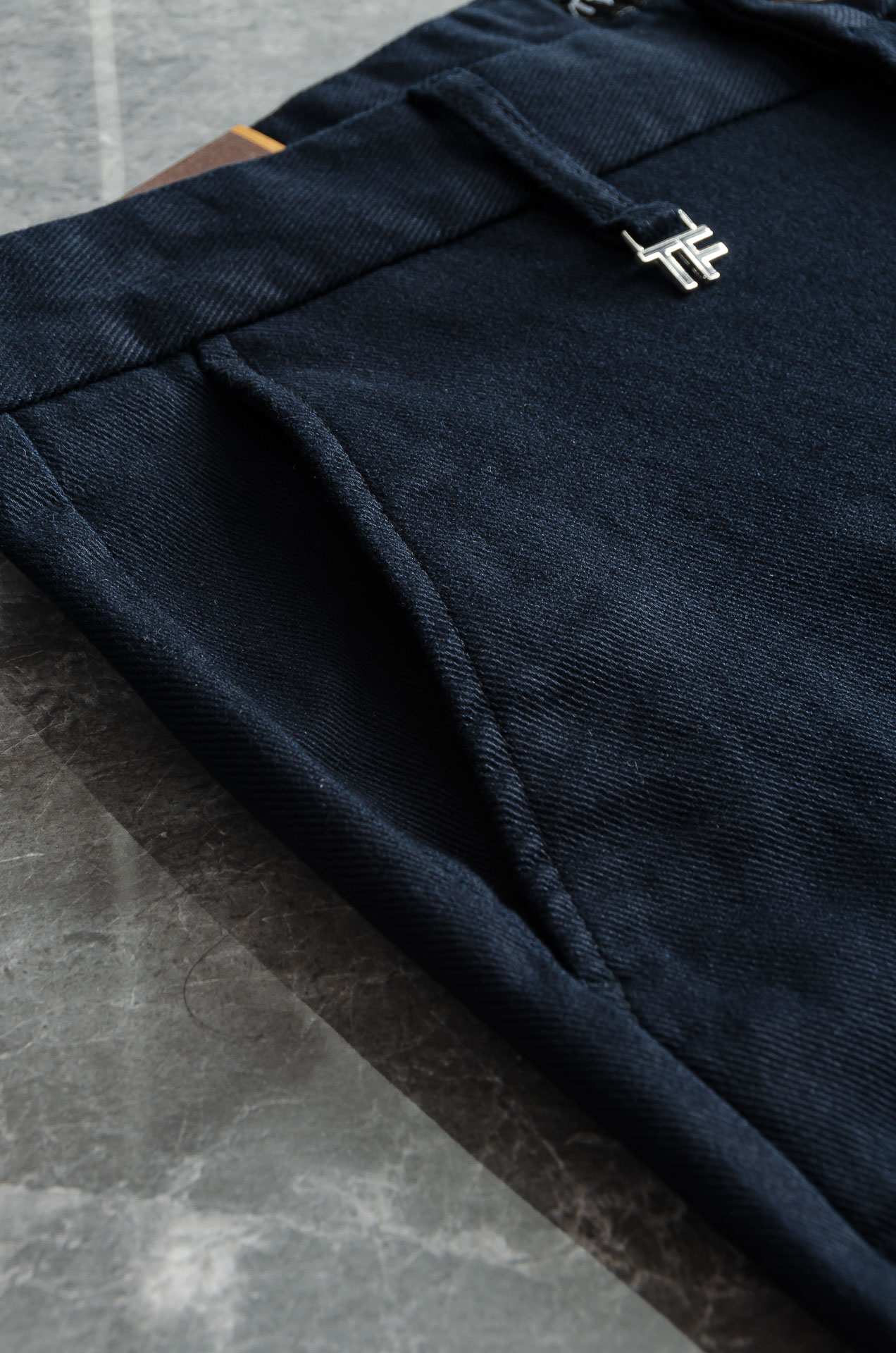 TF. 25FW秋冬新款轻奢时尚定制休闲西裤，简洁干练的风格，精致卓越的品质男装，每款的设计点跟舒适度都