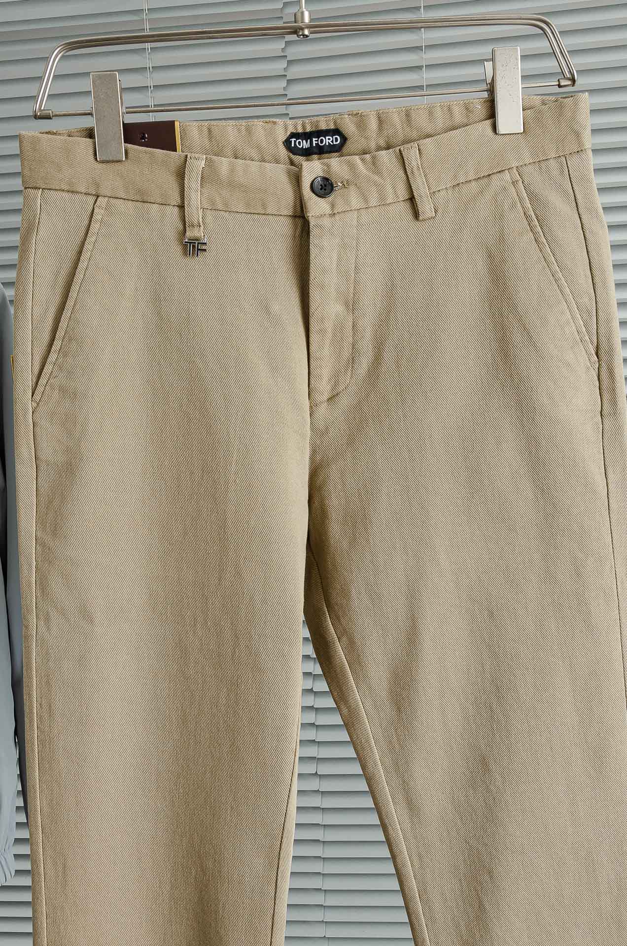 TF. 25FW秋冬新款轻奢时尚定制休闲西裤，简洁干练的风格，精致卓越的品质男装，每款的设计点跟舒适度都