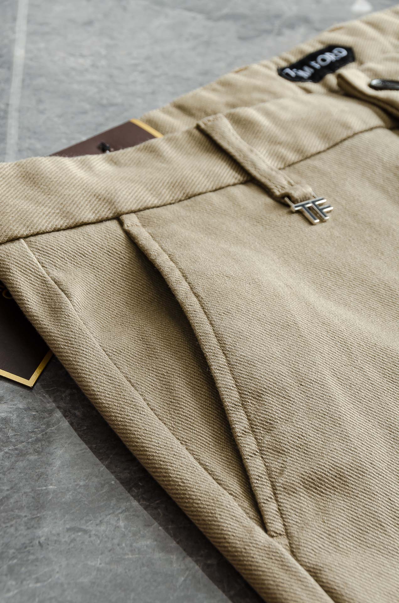 TF. 25FW秋冬新款轻奢时尚定制休闲西裤，简洁干练的风格，精致卓越的品质男装，每款的设计点跟舒适度都