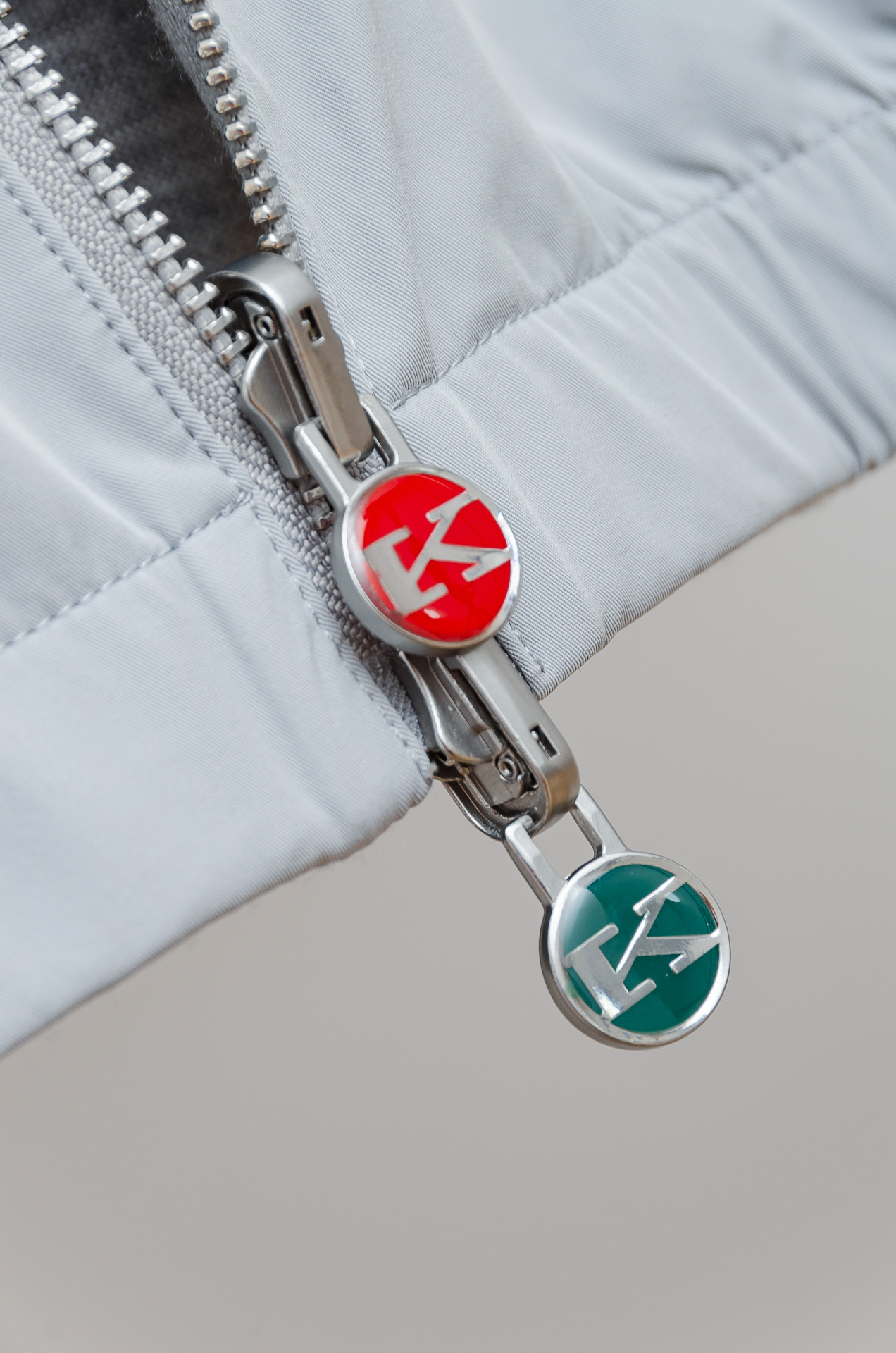 ☀️☀️ki/ton 双面设计A面羊毛+羊绒B面高支高密定织三防面料呈现不同质感风格！双面穿立领夹克外套