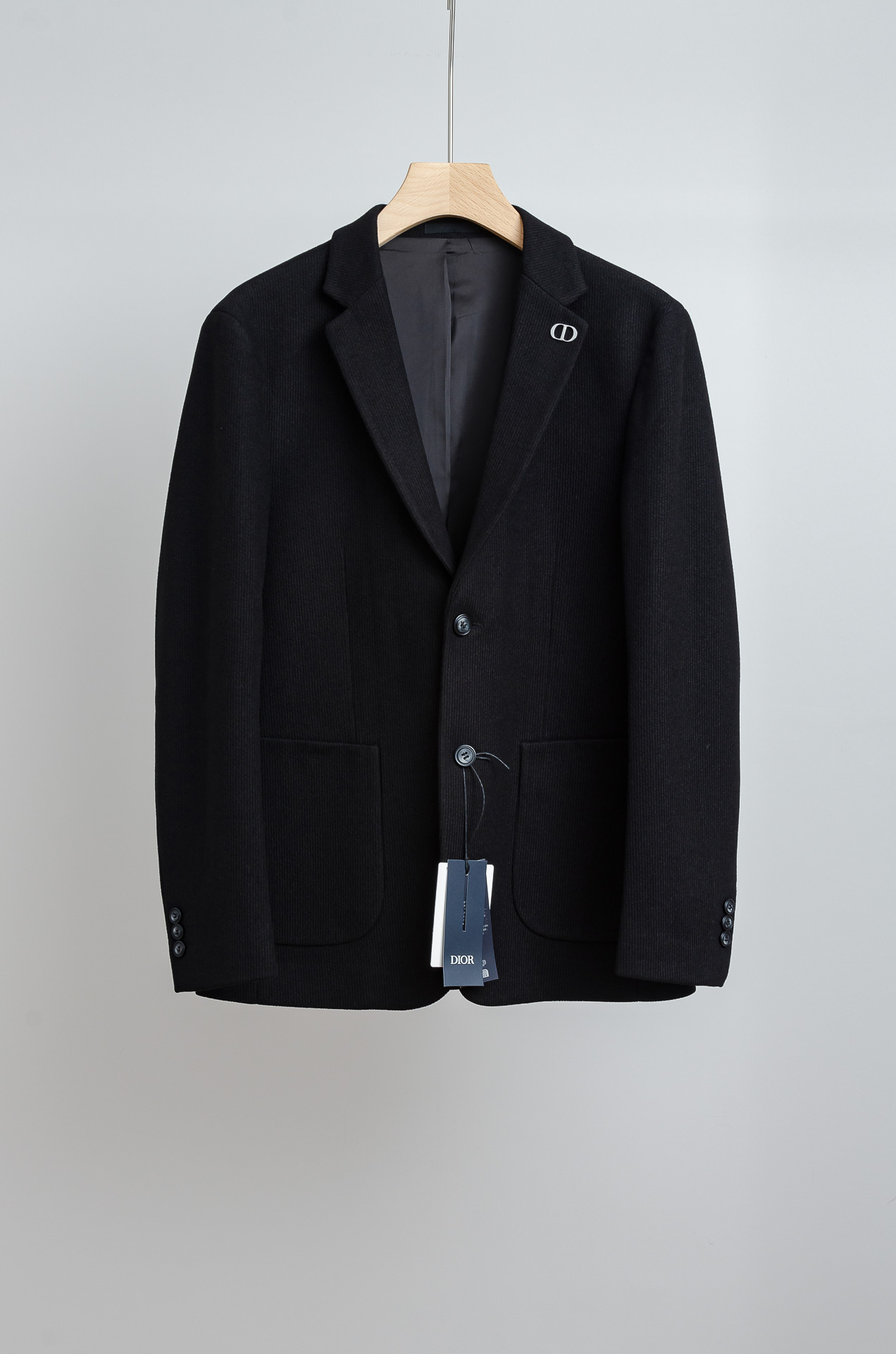 ☀️☀️ Di*or 迪/奥 2025FW羊毛混纺胸标点缀男士商务休闲西服#舒适有弹力，区别于普通的西装