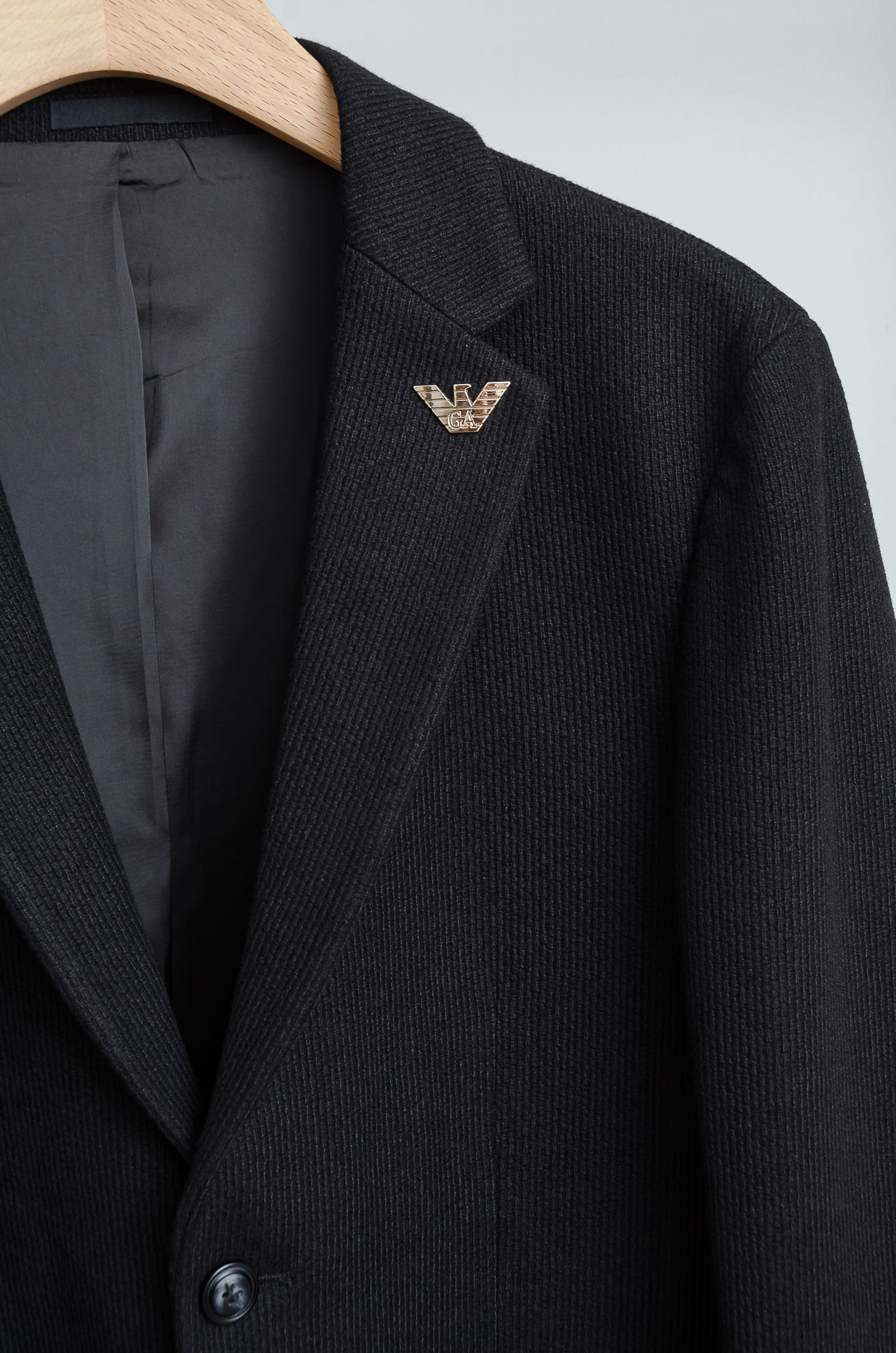 ☀️☀️ 阿玛尼 2025FW羊毛混纺胸标点缀男士商务休闲西服#舒适有弹力，区别于普通的西装面料，这个是