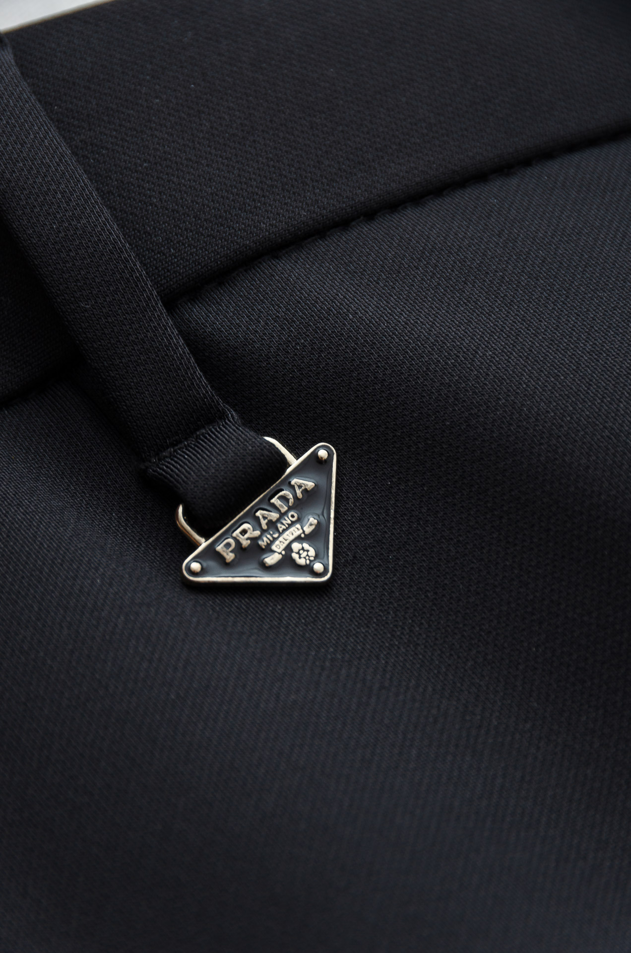 Pra#da 普拉/达26FW秋冬新款轻奢时尚定制休闲西裤，简洁干练的风格，精致卓越的品质男装，每款的设