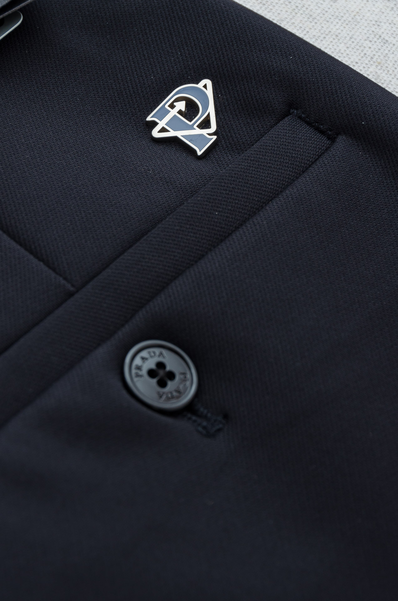 Pra#da 普拉/达26FW秋冬新款轻奢时尚定制休闲西裤，简洁干练的风格，精致卓越的品质男装，每款的设