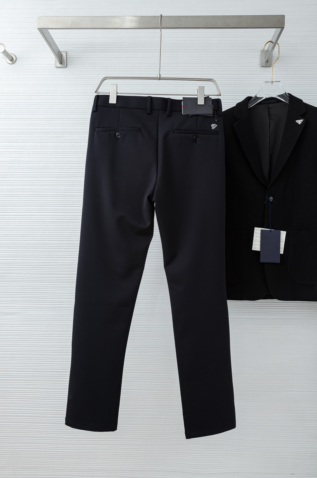 Pra#da 普拉/达26FW秋冬新款轻奢时尚定制休闲西裤，简洁干练的风格，精致卓越的品质男装，每款的设