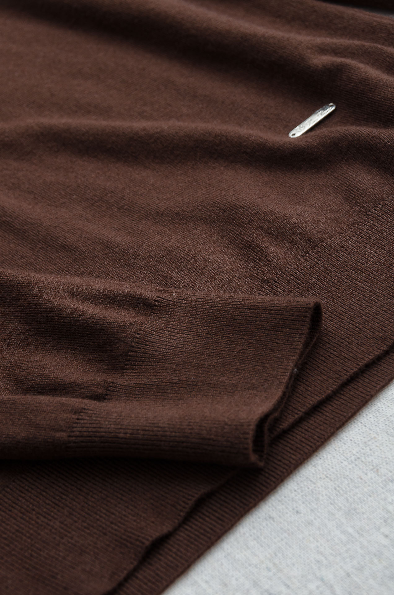 lP🆕 FW进口羊毛混纺面料男士翻领长袖毛衫#采用:46.3%腈纶+20%棉+16.9%锦纶+14.7%