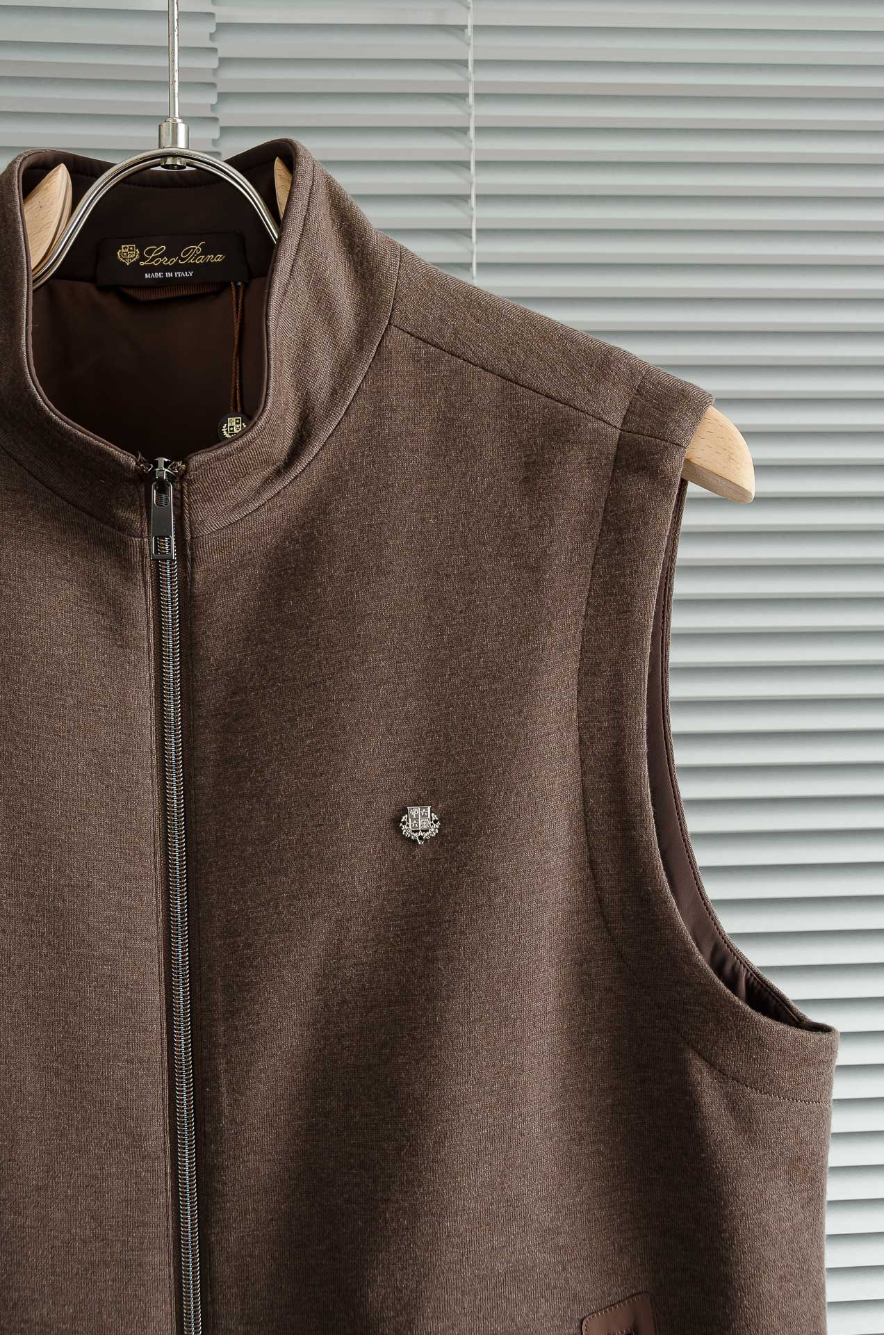 lP🆕 FW最新羊毛针织小立领男士马甲背心外套#采用46.5%聚酯纤维+31.1%+22.4腈纶工艺打造