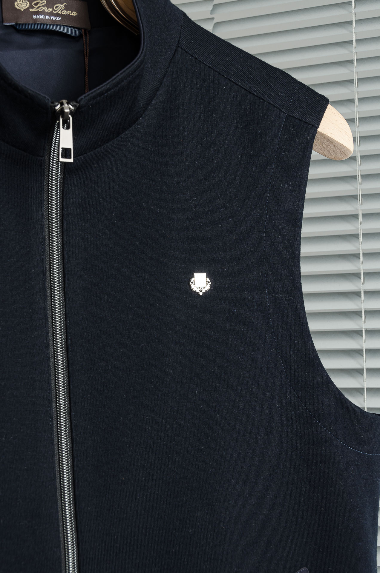 lP🆕 FW最新羊毛针织小立领男士马甲背心外套#采用46.5%聚酯纤维+31.1%+22.4腈纶工艺打造