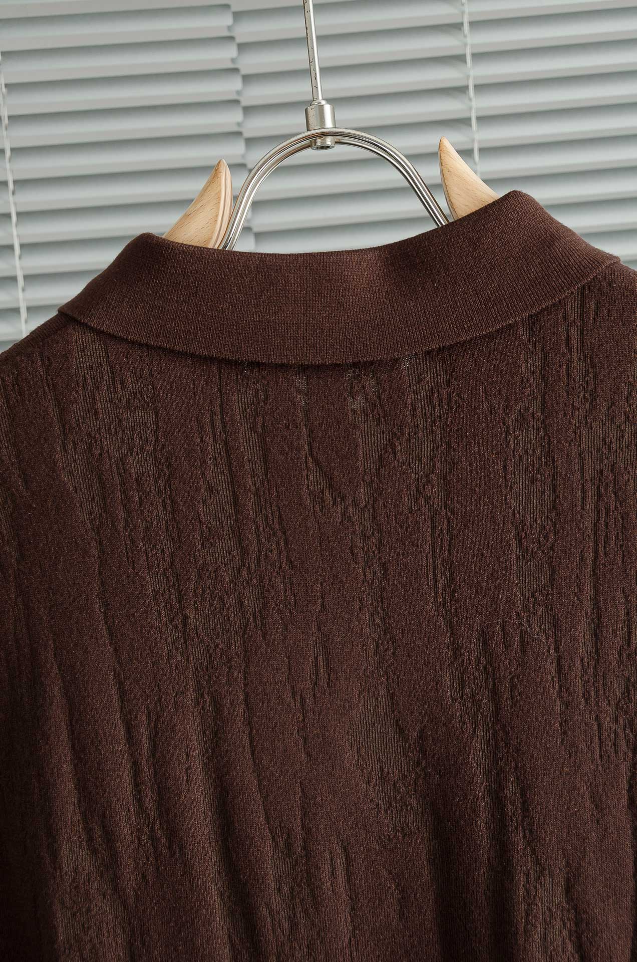 lP🆕 FW秋冬最新桑蚕丝混纺面料！上身保暖舒适亲肤男士翻领短袖针织T恤衫男人的衣橱必备单品！我想这是每