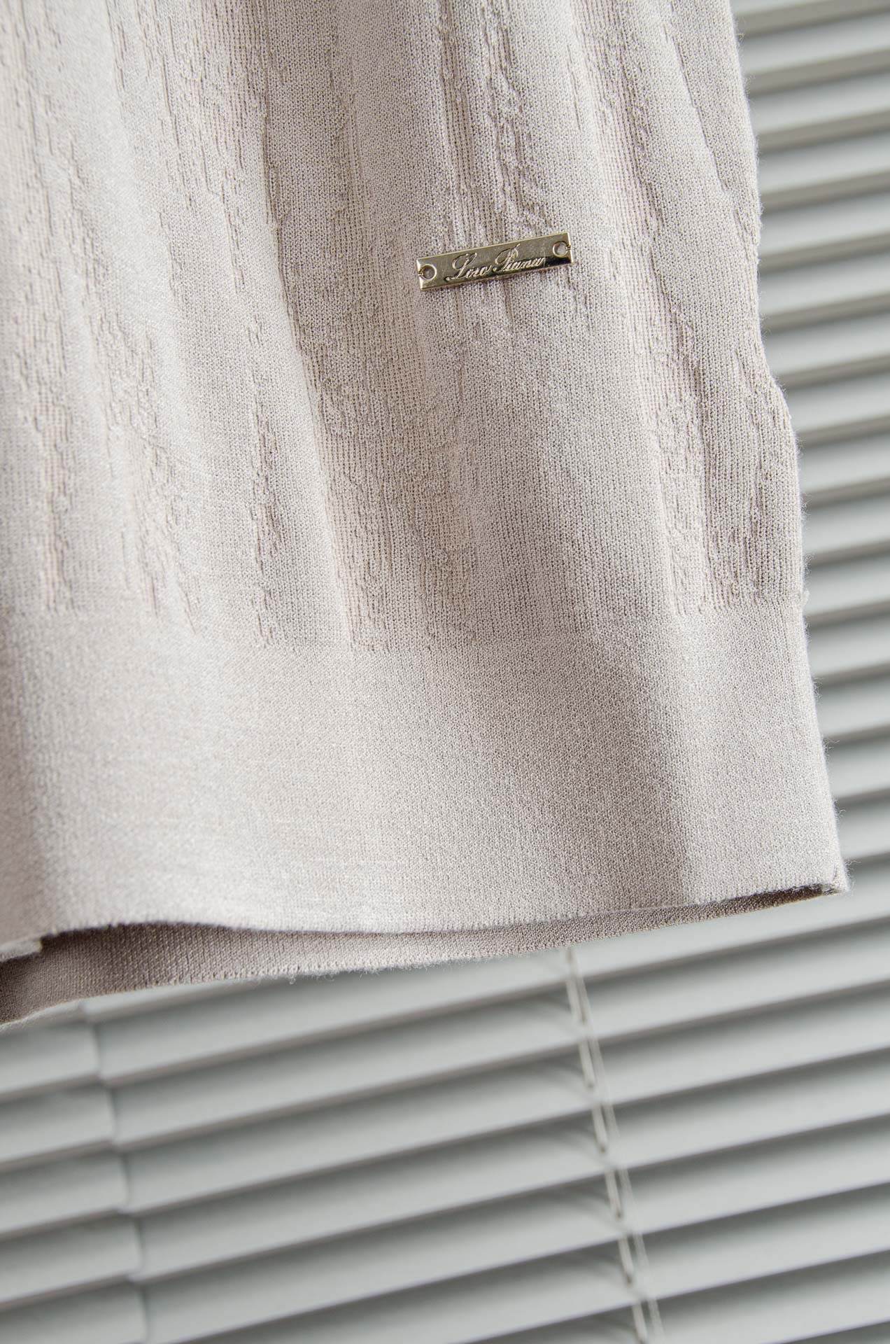 lP🆕 FW秋冬最新桑蚕丝混纺面料！上身保暖舒适亲肤男士翻领短袖针织T恤衫男人的衣橱必备单品！我想这是每