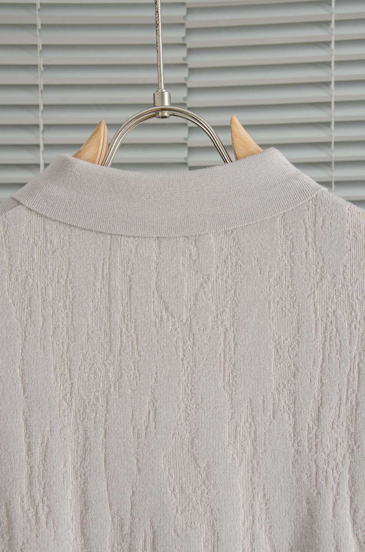 lP🆕 FW秋冬最新桑蚕丝混纺面料！上身保暖舒适亲肤男士翻领短袖针织T恤衫男人的衣橱必备单品！我想这是每