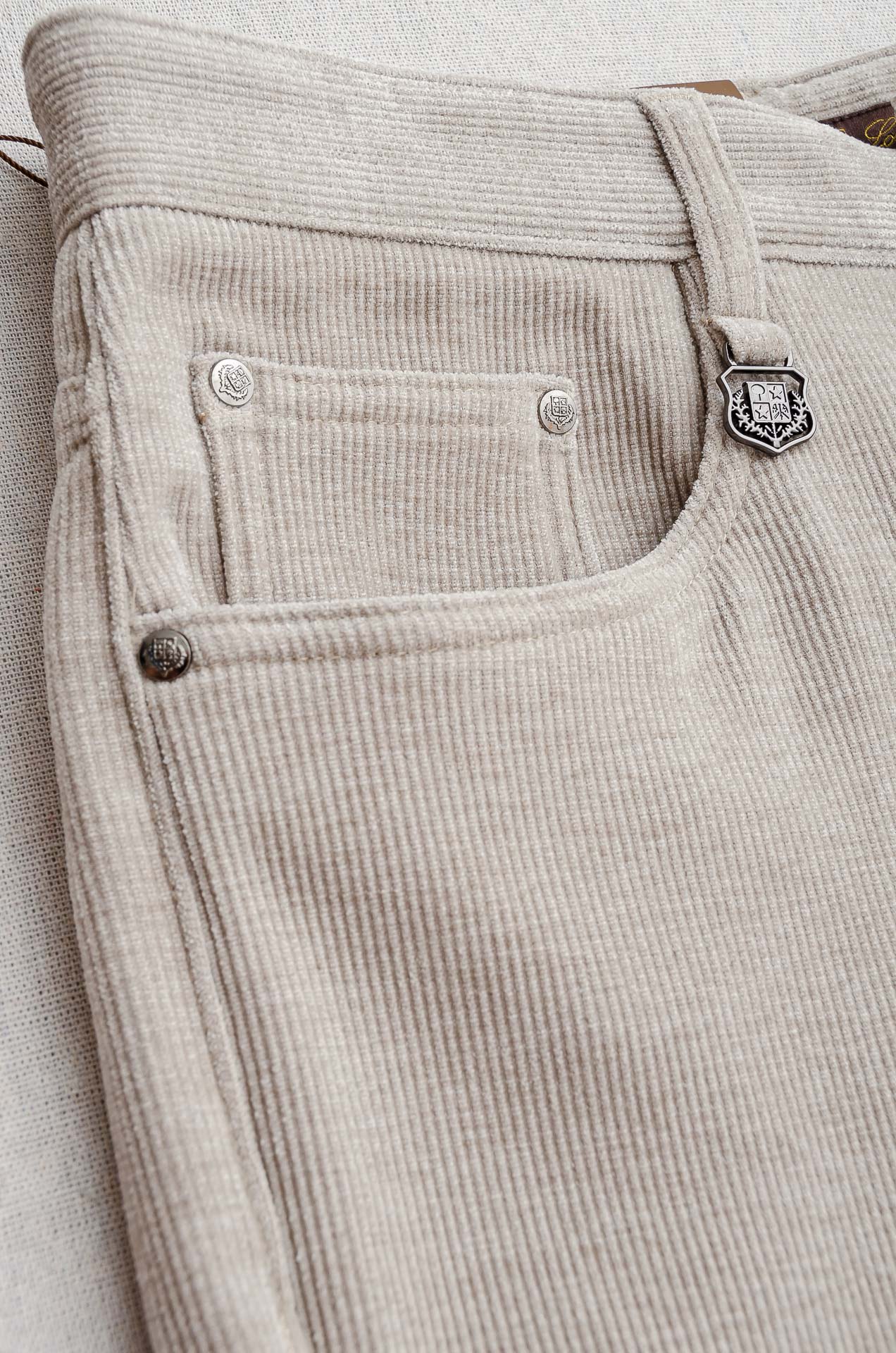 lP🆕 🇮🇹2025FW秋冬最新复古灯芯绒休闲长裤#面料为天然棉质灯芯绒，保留了棉的柔软、吸湿性与舒适度