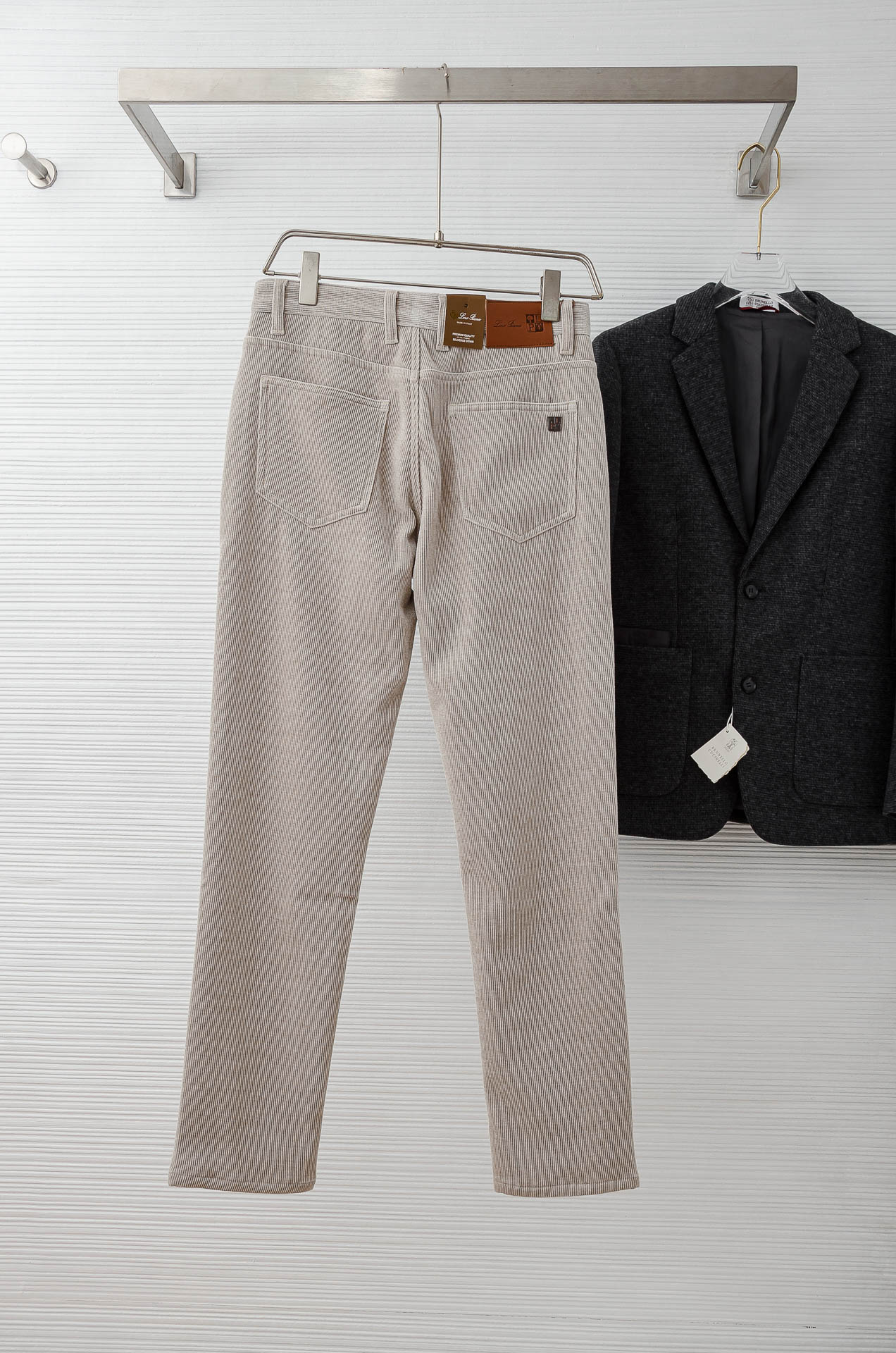 lP🆕 🇮🇹2025FW秋冬最新复古灯芯绒休闲长裤#面料为天然棉质灯芯绒，保留了棉的柔软、吸湿性与舒适度