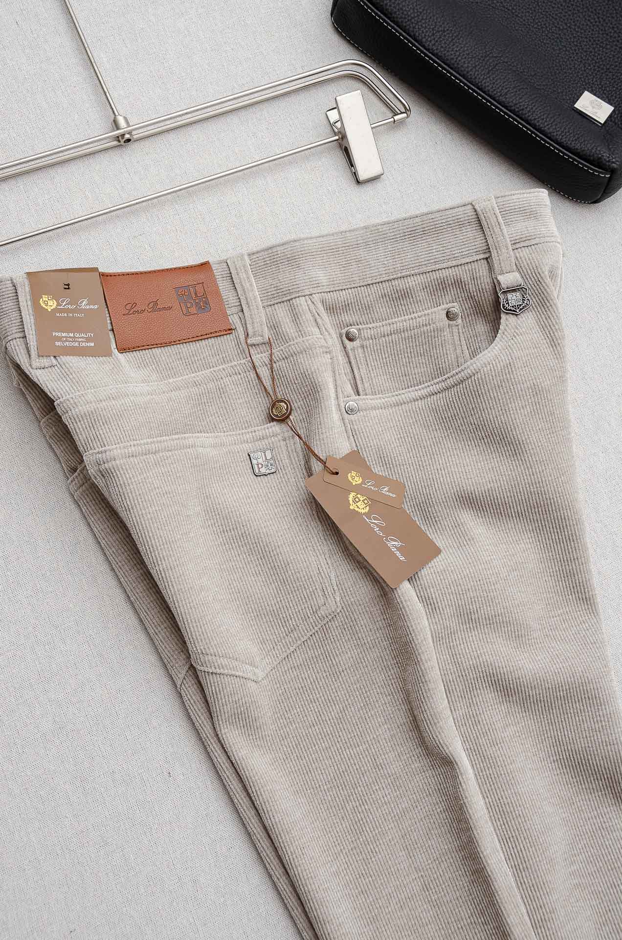 lP🆕 🇮🇹2025FW秋冬最新复古灯芯绒休闲长裤#面料为天然棉质灯芯绒，保留了棉的柔软、吸湿性与舒适度