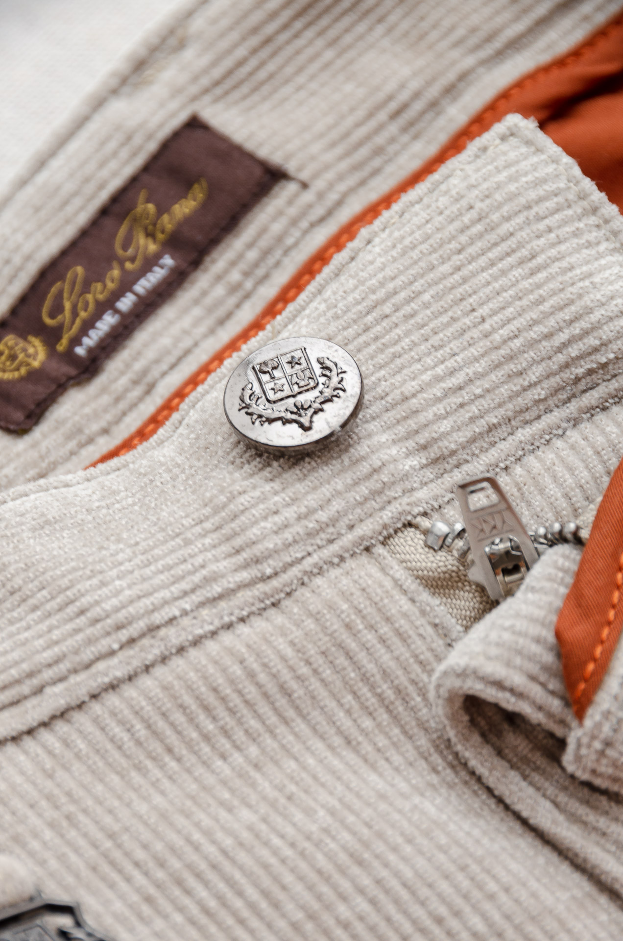 lP🆕 🇮🇹2025FW秋冬最新复古灯芯绒休闲长裤#面料为天然棉质灯芯绒，保留了棉的柔软、吸湿性与舒适度