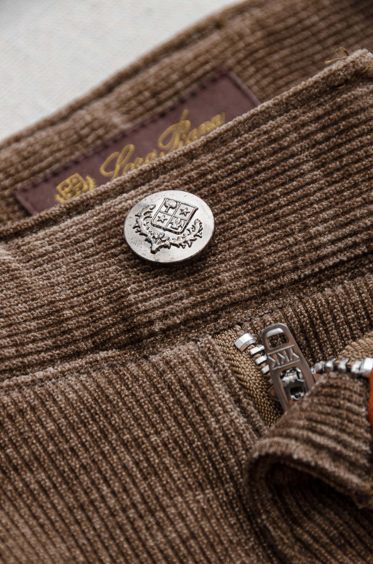 lP🆕 🇮🇹2025FW秋冬最新复古灯芯绒休闲长裤#面料为天然棉质灯芯绒，保留了棉的柔软、吸湿性与舒适度