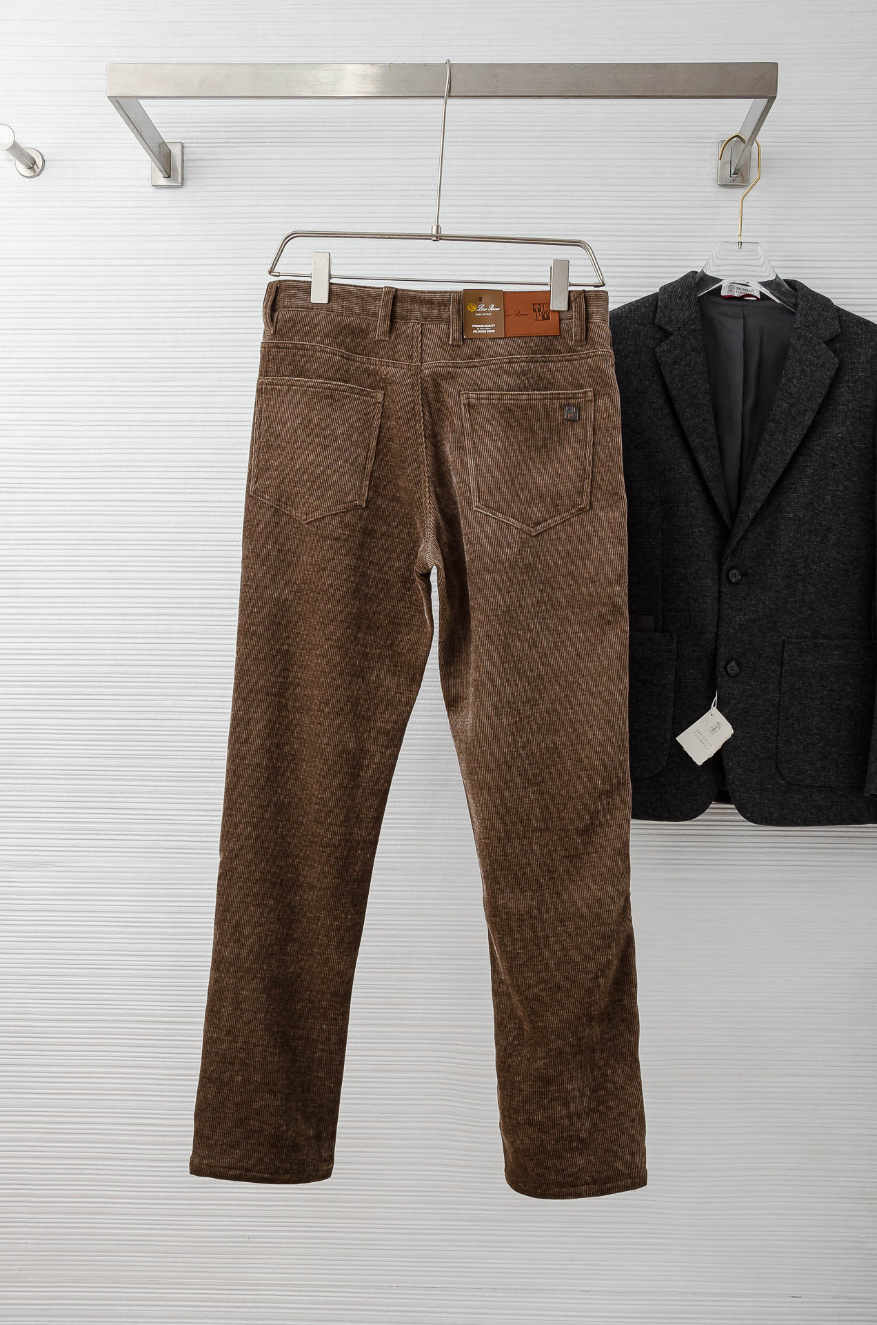 lP🆕 🇮🇹2025FW秋冬最新复古灯芯绒休闲长裤#面料为天然棉质灯芯绒，保留了棉的柔软、吸湿性与舒适度