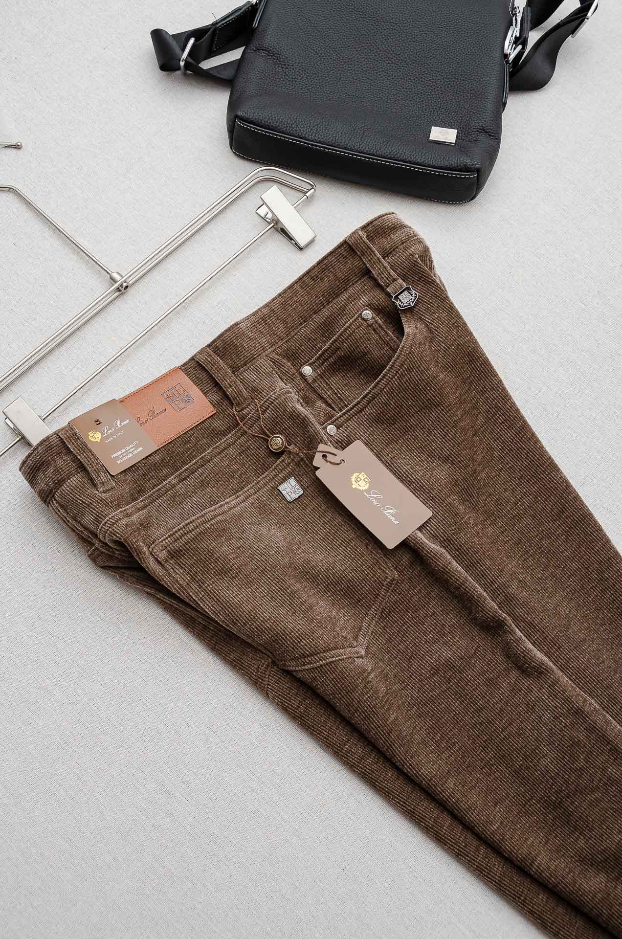 lP🆕 🇮🇹2025FW秋冬最新复古灯芯绒休闲长裤#面料为天然棉质灯芯绒，保留了棉的柔软、吸湿性与舒适度