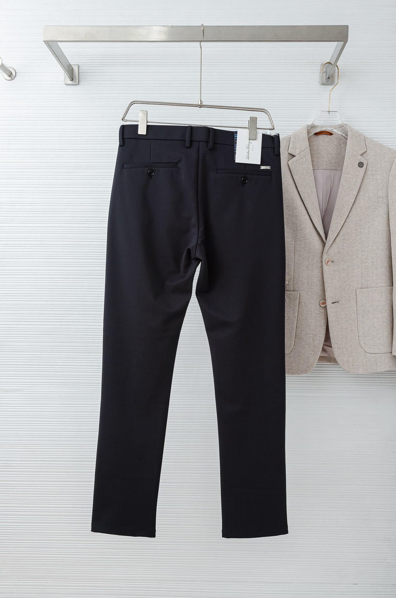 FERRA#GAMO菲拉格慕26FW秋冬新款轻奢时尚定制休闲西裤#简洁干练的风格，精致卓越的品质男装，每