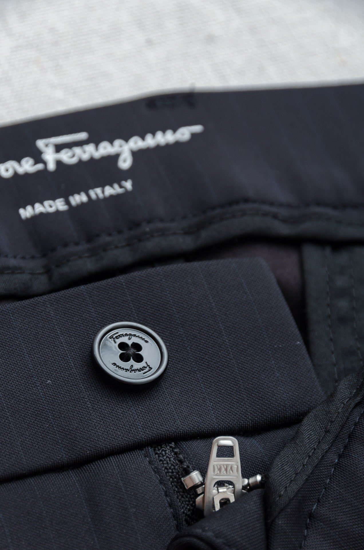 FERRA#GAMO菲拉格慕26FW秋冬新款轻奢时尚定制休闲西裤#简洁干练的风格，精致卓越的品质男装，每