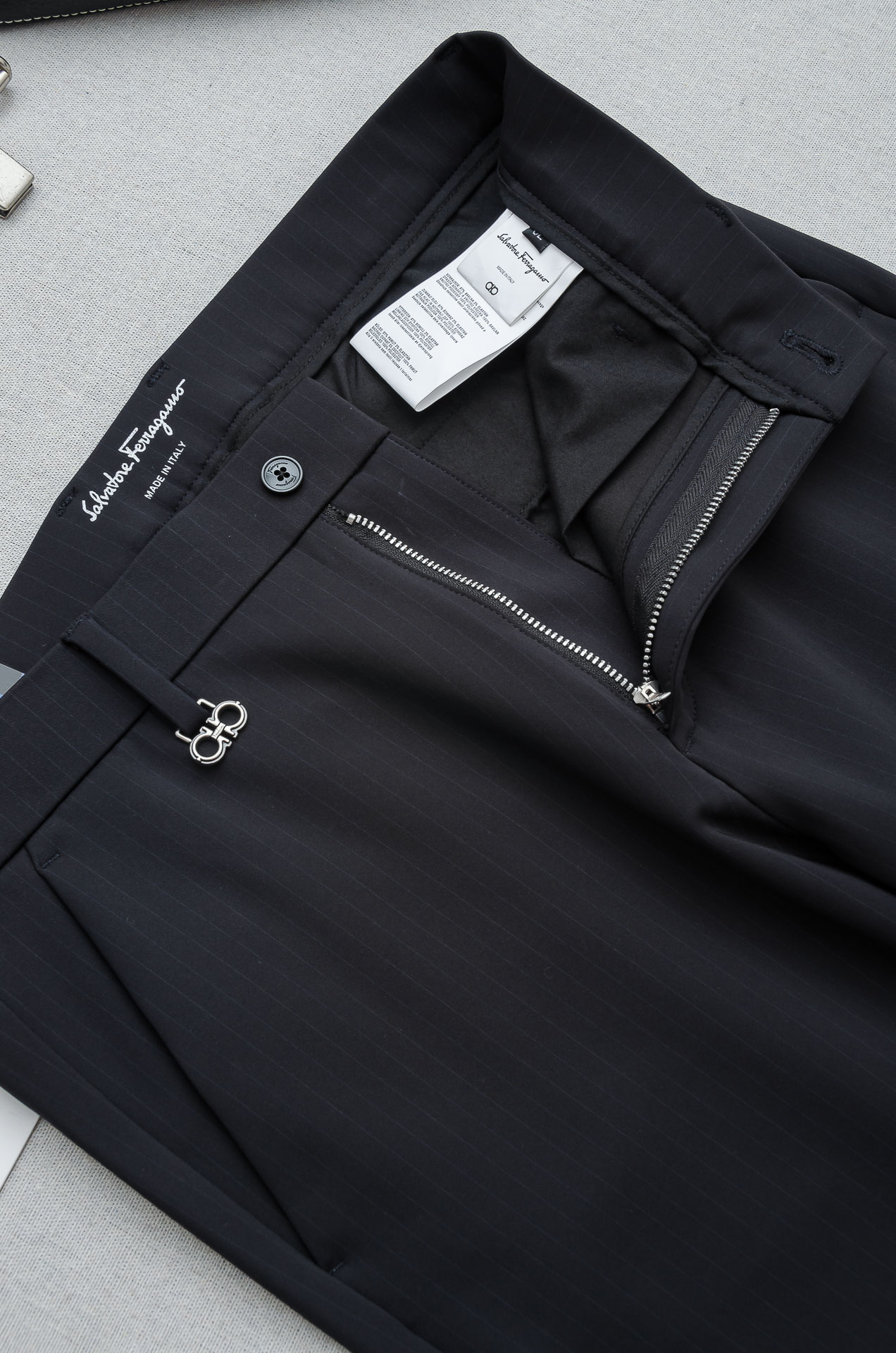 FERRA#GAMO菲拉格慕26FW秋冬新款轻奢时尚定制休闲西裤#简洁干练的风格，精致卓越的品质男装，每