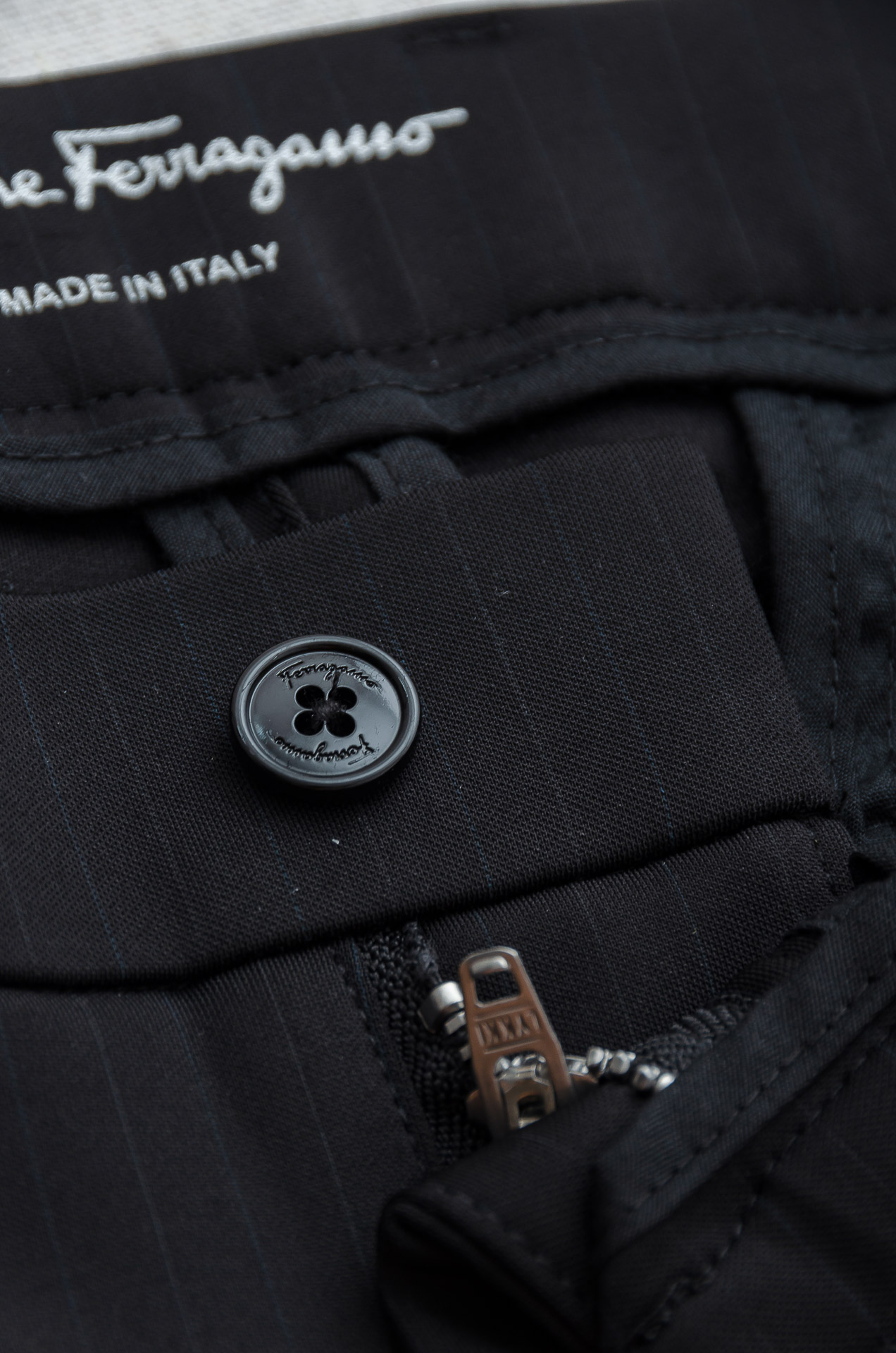 FERRA#GAMO菲拉格慕26FW秋冬新款轻奢时尚定制休闲西裤#简洁干练的风格，精致卓越的品质男装，每