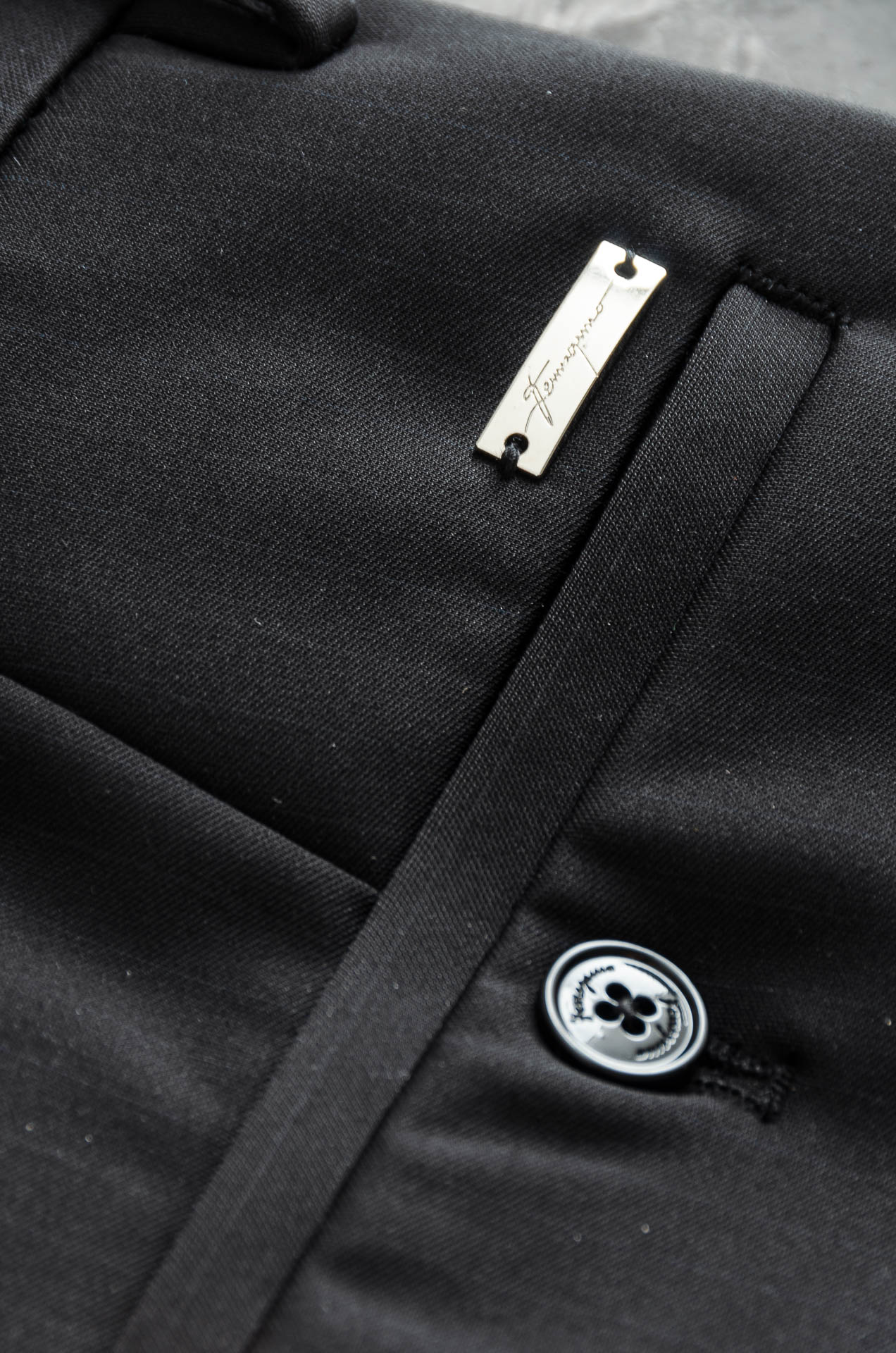 FERRA#GAMO菲拉格慕25FW秋冬新款轻奢时尚定制休闲西裤#简洁干练的风格，精致卓越的品质男装，每