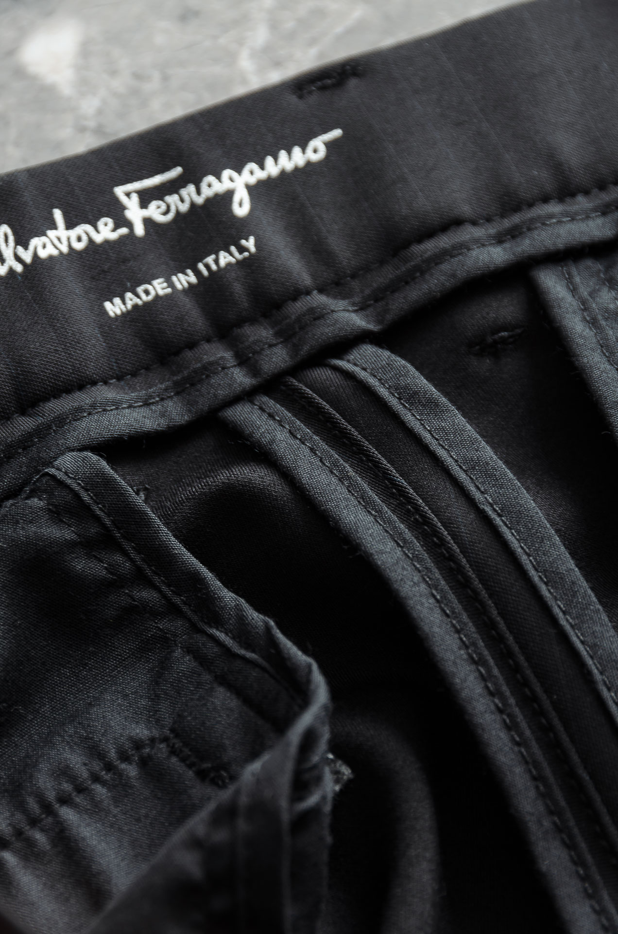 FERRA#GAMO菲拉格慕25FW秋冬新款轻奢时尚定制休闲西裤#简洁干练的风格，精致卓越的品质男装，每