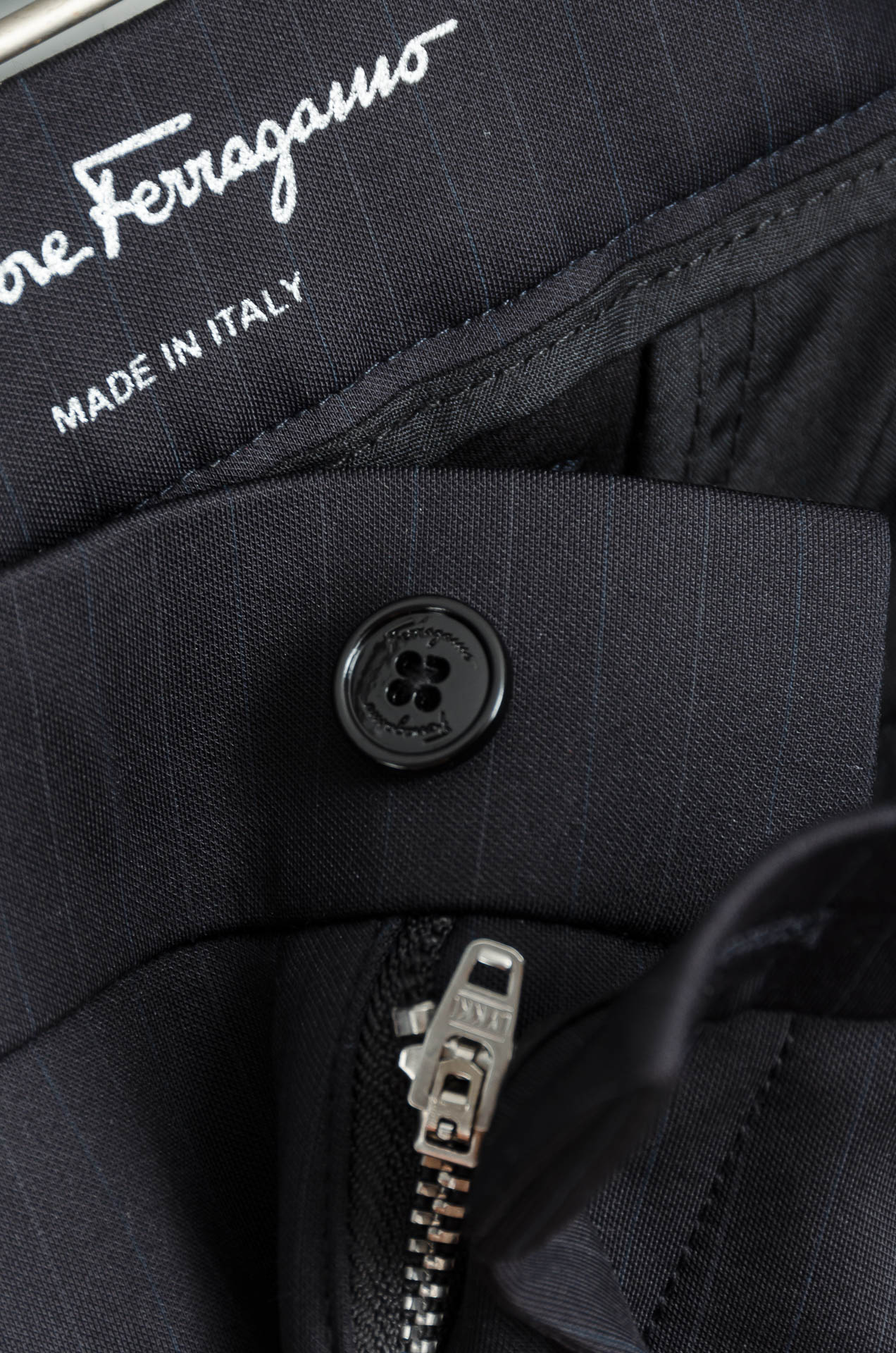 FERRA#GAMO菲拉格慕25FW秋冬新款轻奢时尚定制休闲西裤#简洁干练的风格，精致卓越的品质男装，每