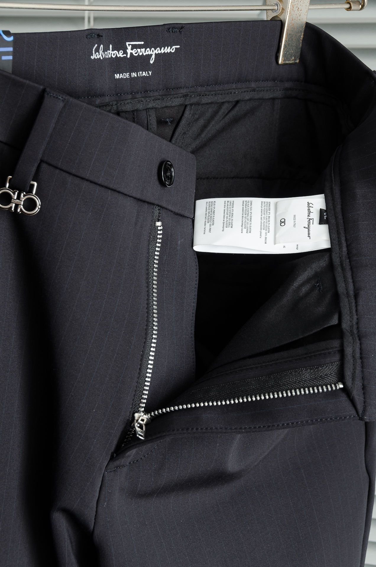 FERRA#GAMO菲拉格慕25FW秋冬新款轻奢时尚定制休闲西裤#简洁干练的风格，精致卓越的品质男装，每