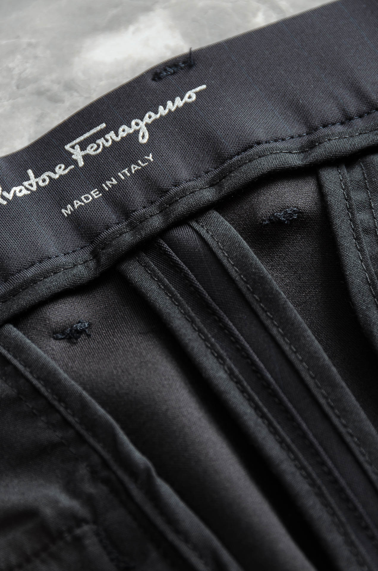 FERRA#GAMO菲拉格慕25FW秋冬新款轻奢时尚定制休闲西裤#简洁干练的风格，精致卓越的品质男装，每