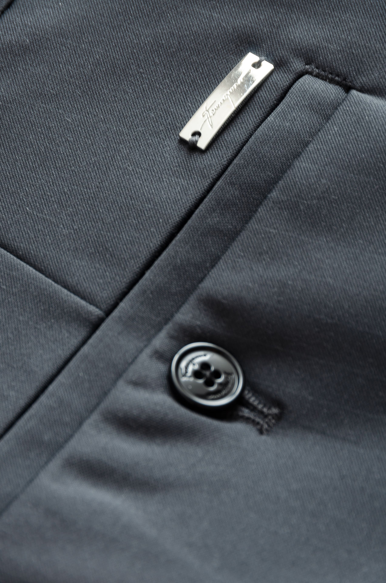 FERRA#GAMO菲拉格慕25FW秋冬新款轻奢时尚定制休闲西裤#简洁干练的风格，精致卓越的品质男装，每