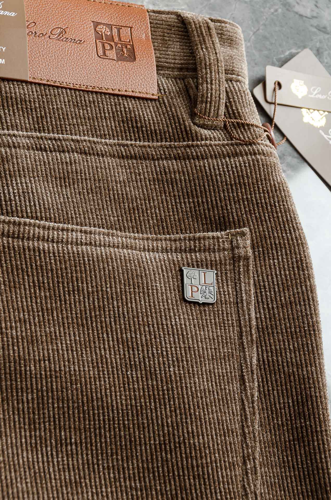 lp🆕 🇮🇹2026FW秋冬最新复古灯芯绒休闲长裤#面料为天然棉质灯芯绒，保留了棉的柔软、吸湿性与舒适度