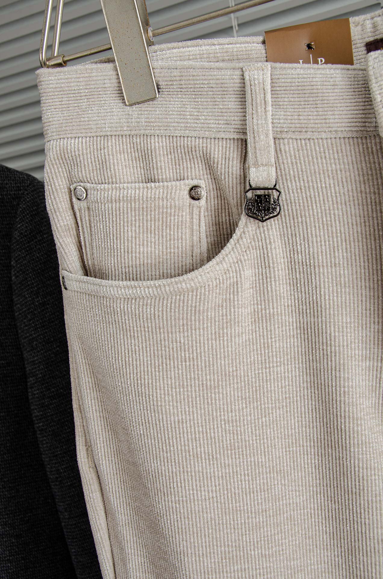 lp🆕 🇮🇹2026FW秋冬最新复古灯芯绒休闲长裤#面料为天然棉质灯芯绒，保留了棉的柔软、吸湿性与舒适度