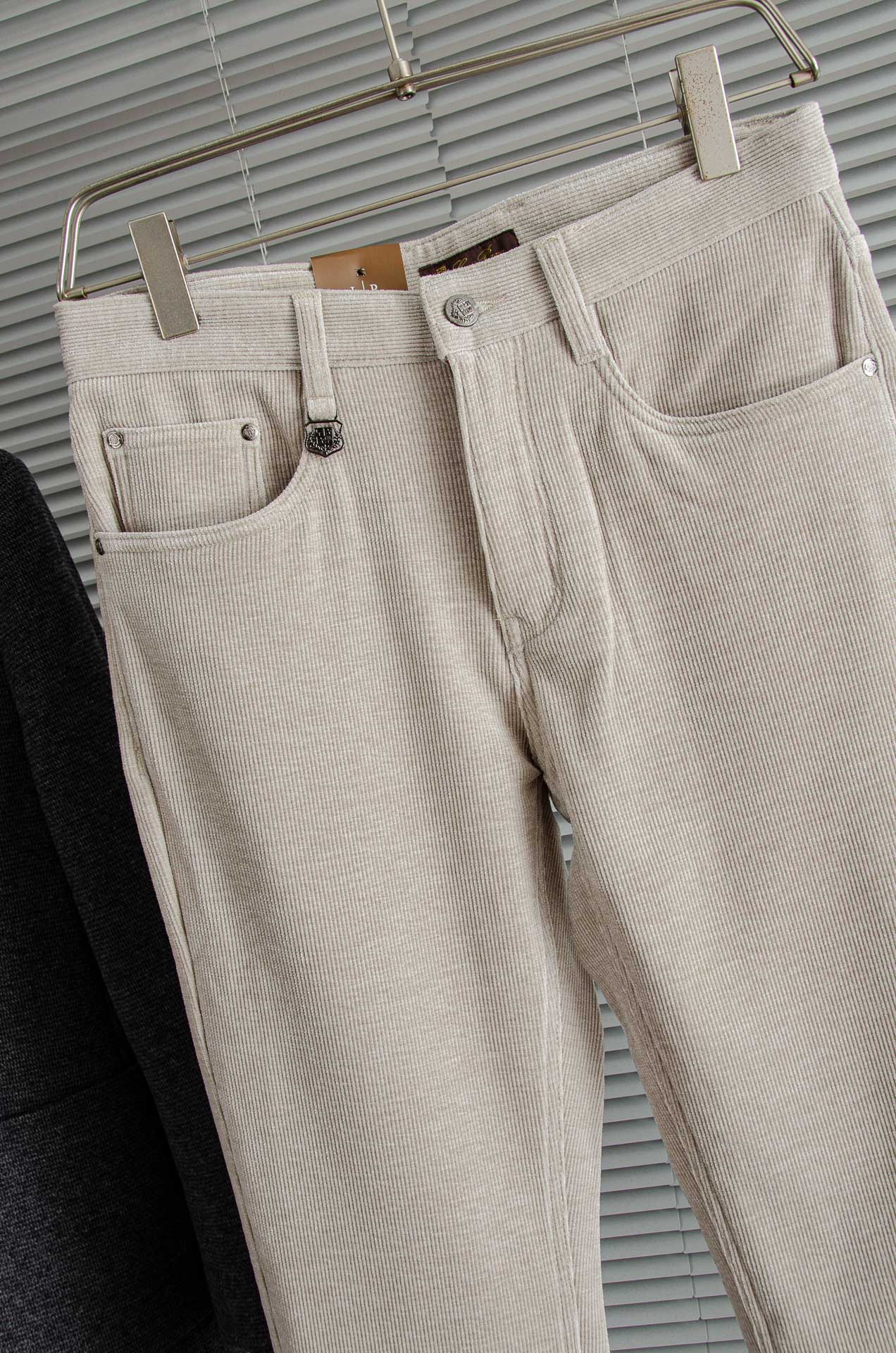 lp🆕 🇮🇹2026FW秋冬最新复古灯芯绒休闲长裤#面料为天然棉质灯芯绒，保留了棉的柔软、吸湿性与舒适度