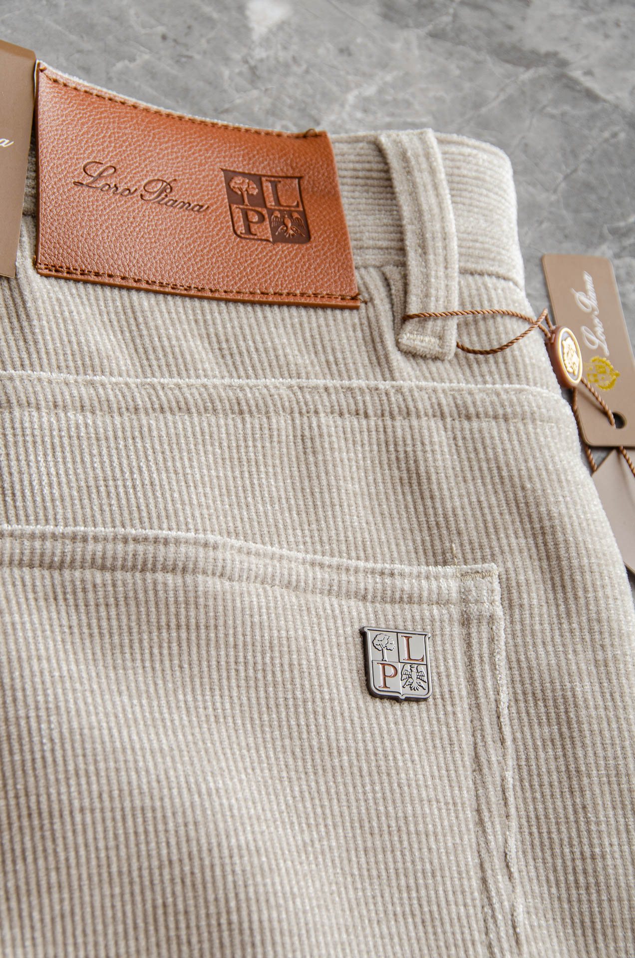 lp🆕 🇮🇹2026FW秋冬最新复古灯芯绒休闲长裤#面料为天然棉质灯芯绒，保留了棉的柔软、吸湿性与舒适度