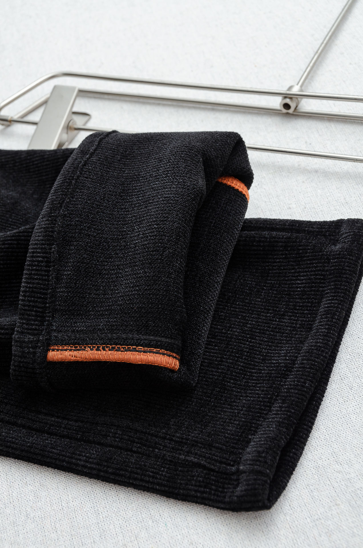 lP🆕 🇮🇹2025FW秋冬最新复古灯芯绒休闲长裤#面料为天然棉质灯芯绒，保留了棉的柔软、吸湿性与舒适度