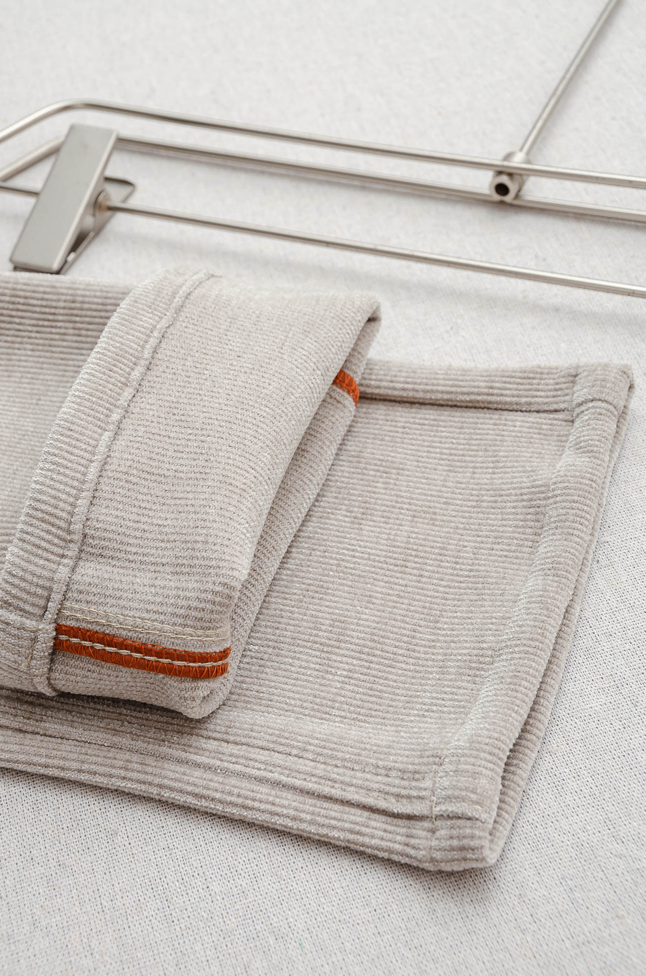 lP🆕 🇮🇹2025FW秋冬最新复古灯芯绒休闲长裤#面料为天然棉质灯芯绒，保留了棉的柔软、吸湿性与舒适度