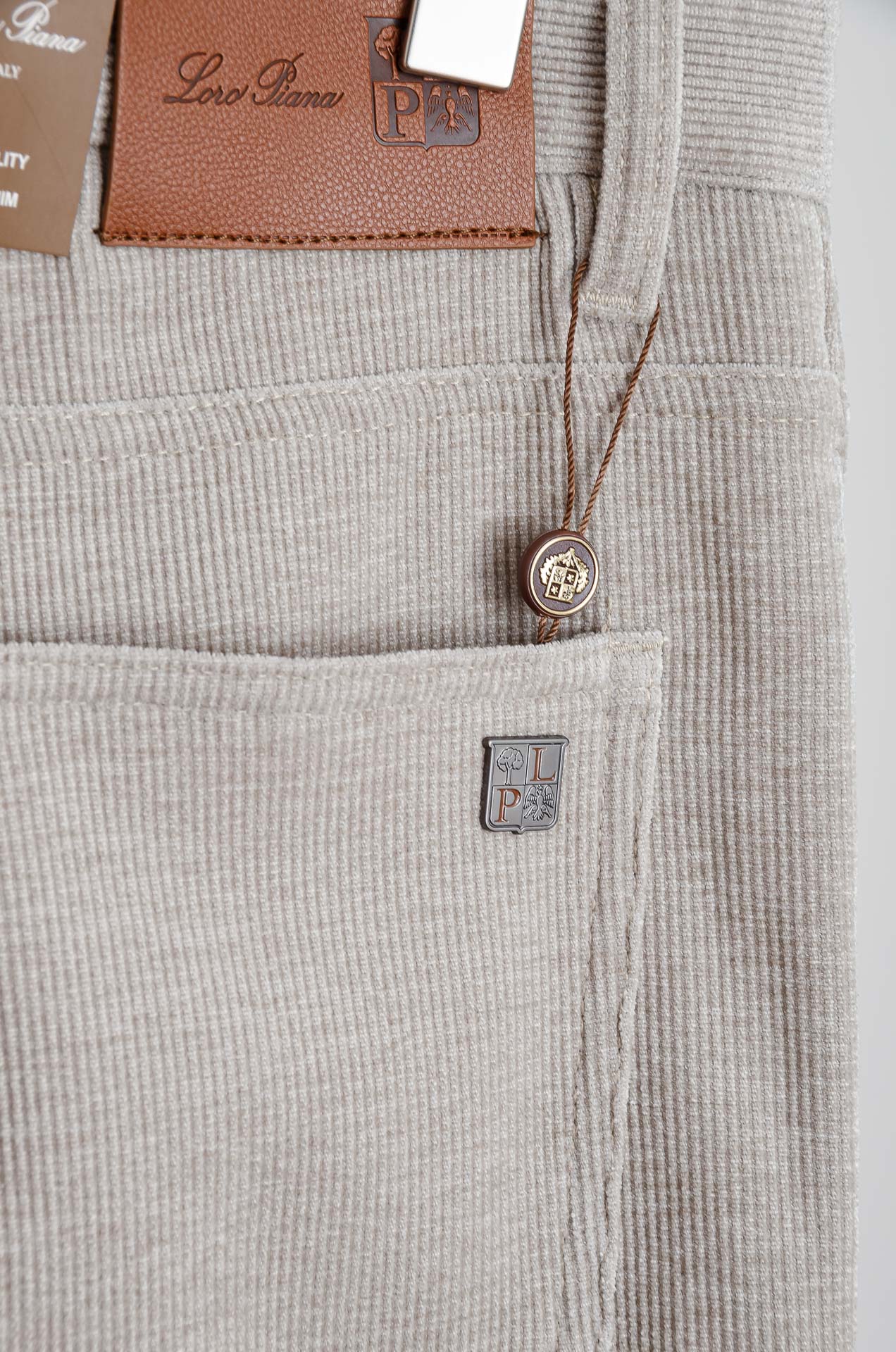 ☀️☀️ lp🆕 🇮🇹26FW秋冬最新复古灯芯绒休闲长裤#面料为天然棉质灯芯绒，保留了棉的柔软、吸湿性与