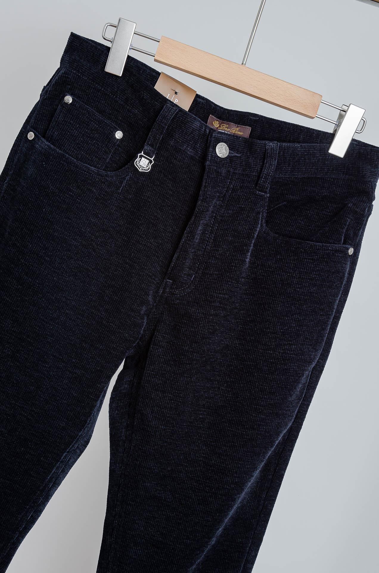 ☀️☀️ lp🆕 🇮🇹26FW秋冬最新复古灯芯绒休闲长裤#面料为天然棉质灯芯绒，保留了棉的柔软、吸湿性与