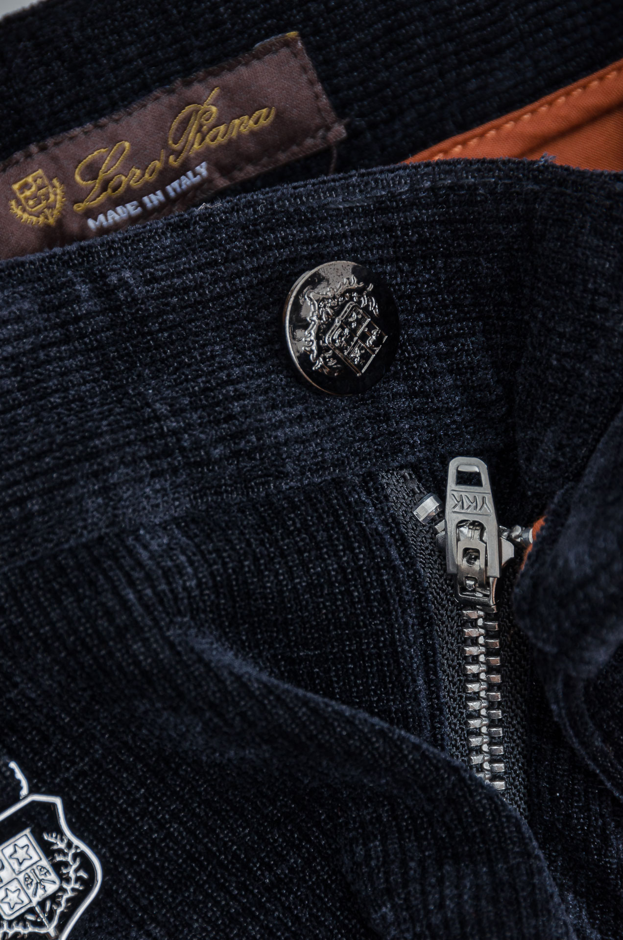 ☀️☀️ lp🆕 🇮🇹26FW秋冬最新复古灯芯绒休闲长裤#面料为天然棉质灯芯绒，保留了棉的柔软、吸湿性与