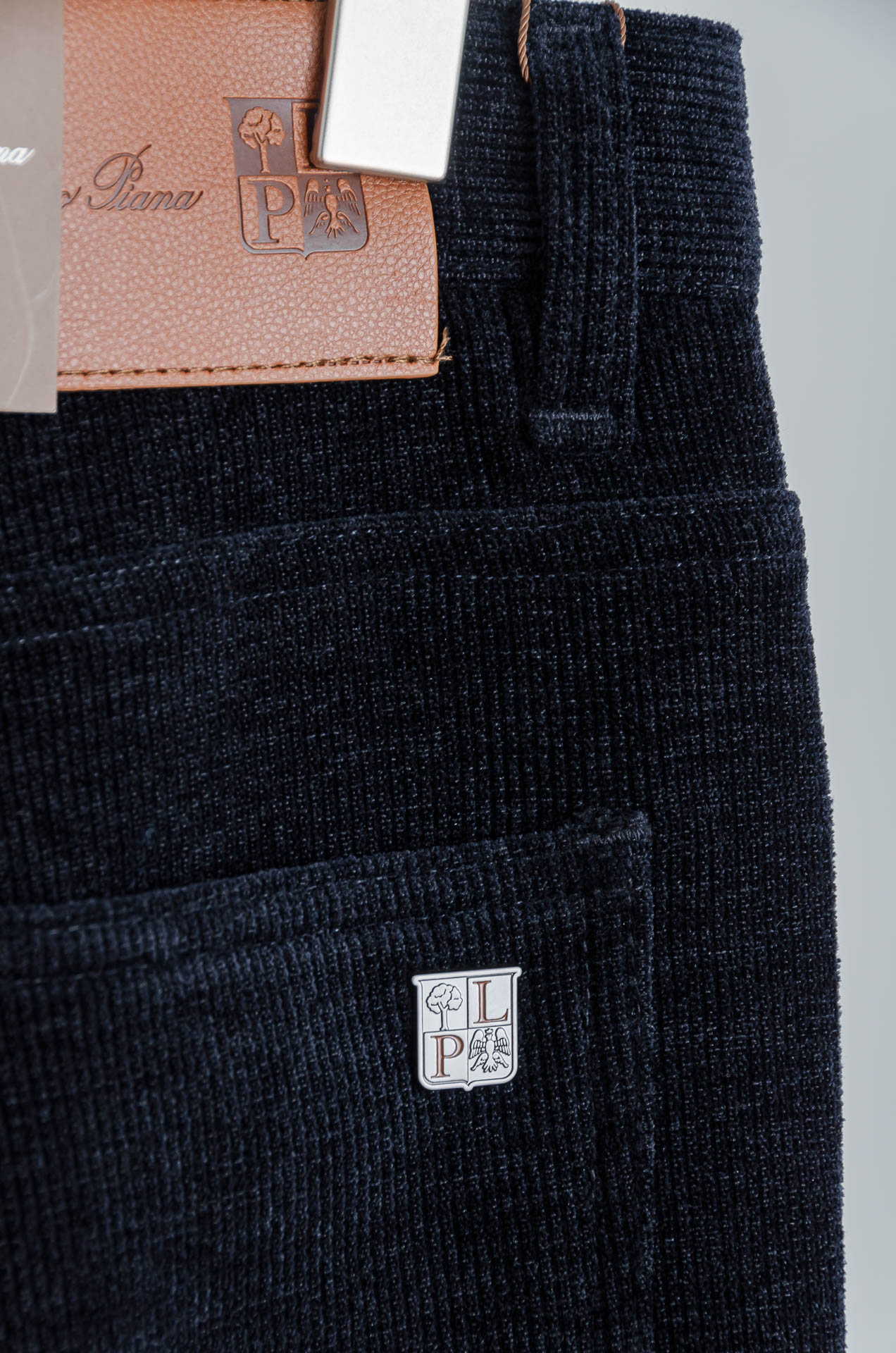 ☀️☀️ lp🆕 🇮🇹26FW秋冬最新复古灯芯绒休闲长裤#面料为天然棉质灯芯绒，保留了棉的柔软、吸湿性与