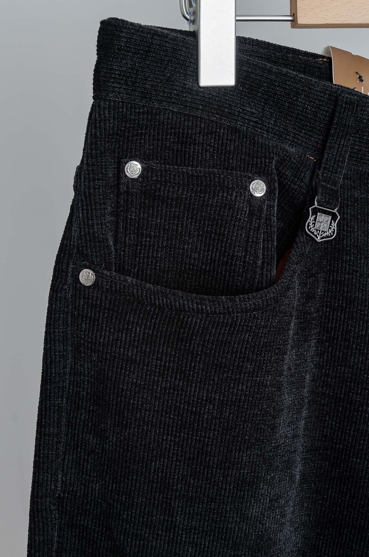 ☀️☀️ lp🆕 🇮🇹26FW秋冬最新复古灯芯绒休闲长裤#面料为天然棉质灯芯绒，保留了棉的柔软、吸湿性与