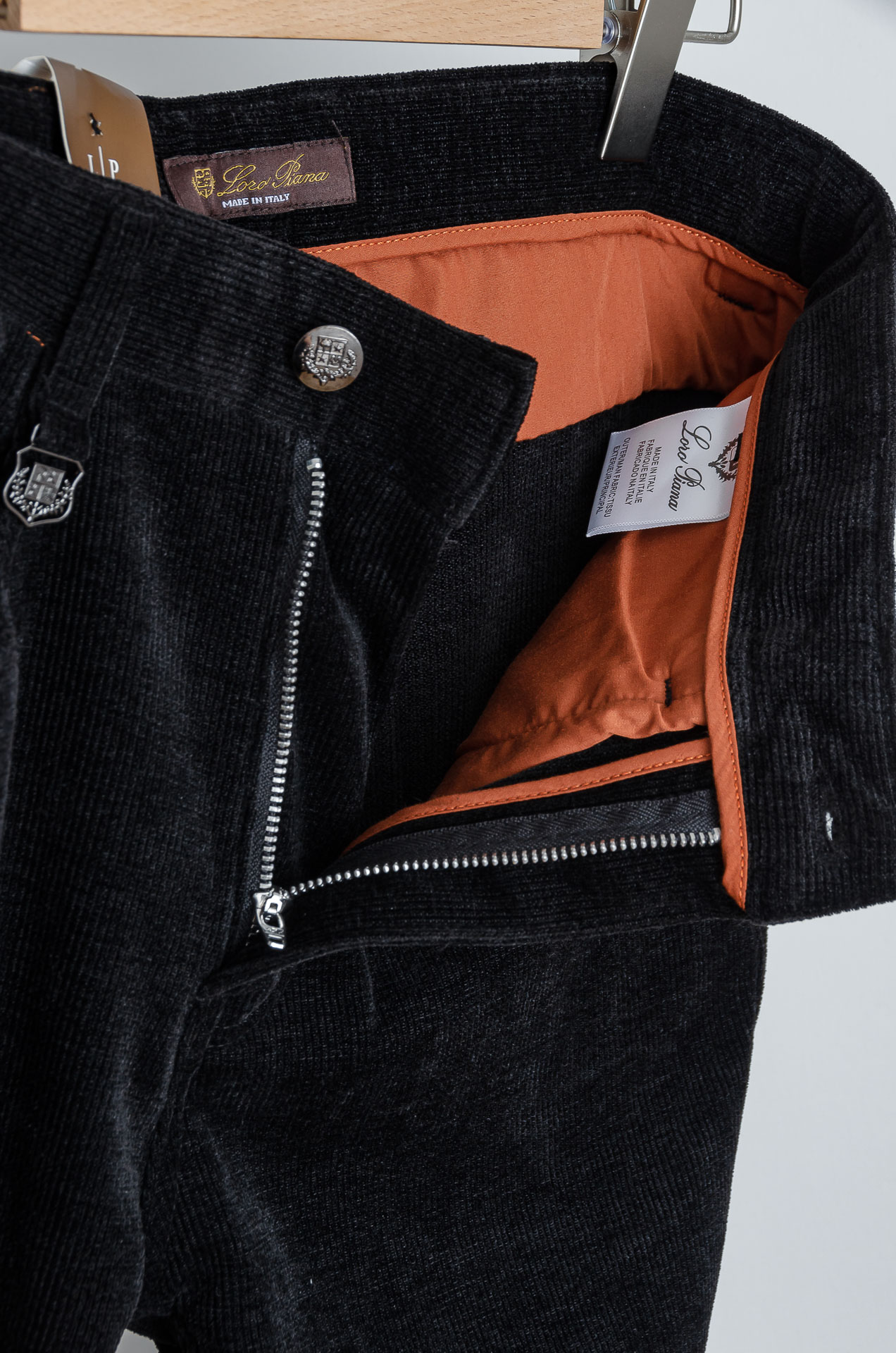 ☀️☀️ lp🆕 🇮🇹26FW秋冬最新复古灯芯绒休闲长裤#面料为天然棉质灯芯绒，保留了棉的柔软、吸湿性与