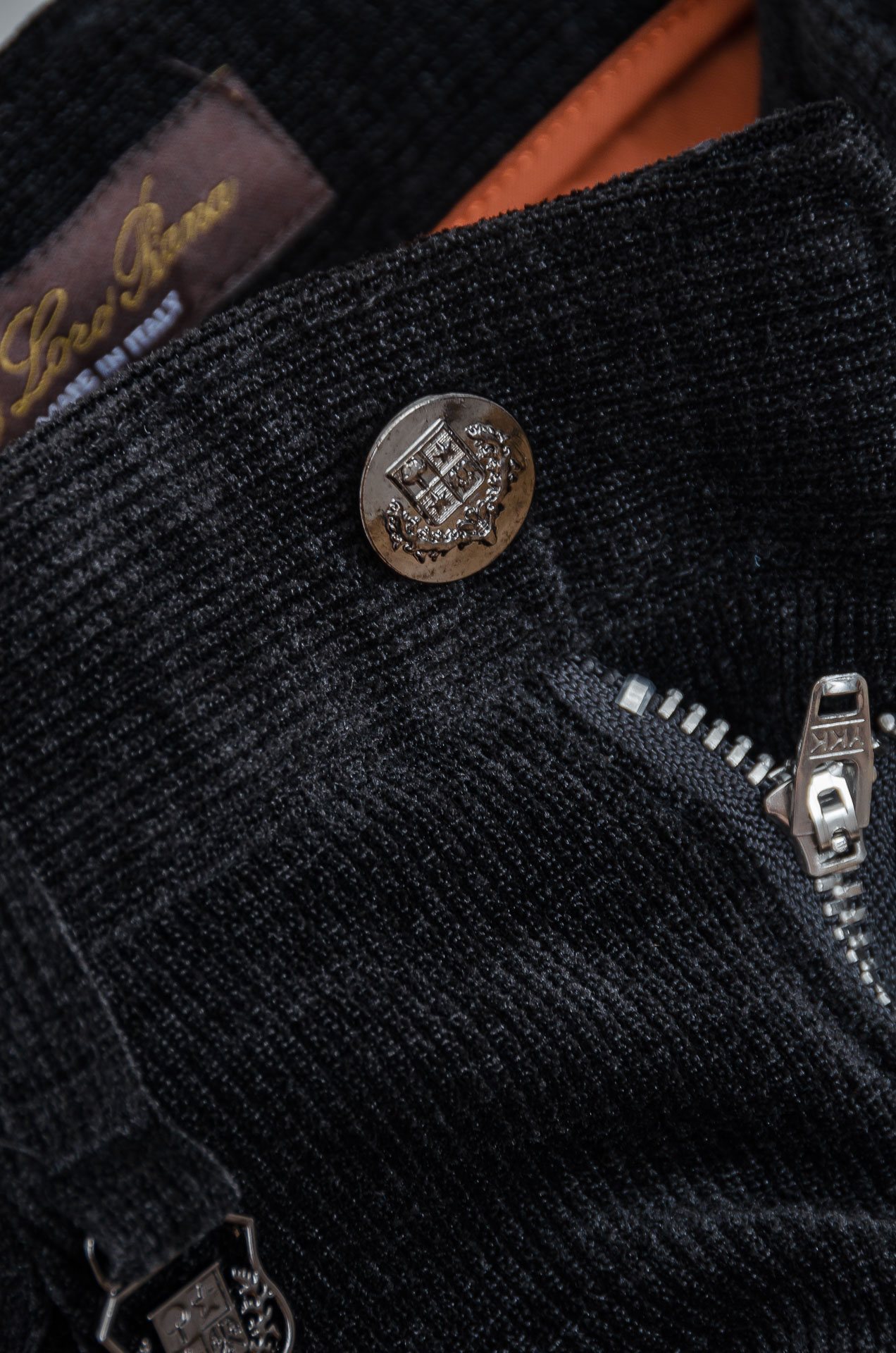 ☀️☀️ lp🆕 🇮🇹26FW秋冬最新复古灯芯绒休闲长裤#面料为天然棉质灯芯绒，保留了棉的柔软、吸湿性与