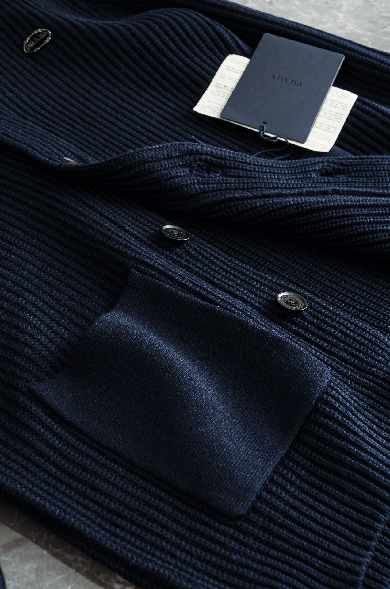 PRA* DA 普拉达 2025FW秋冬新品高端品质顶级版本 ！男士高端简约羊绒羊毛混纺开衫毛衣/羊毛衫