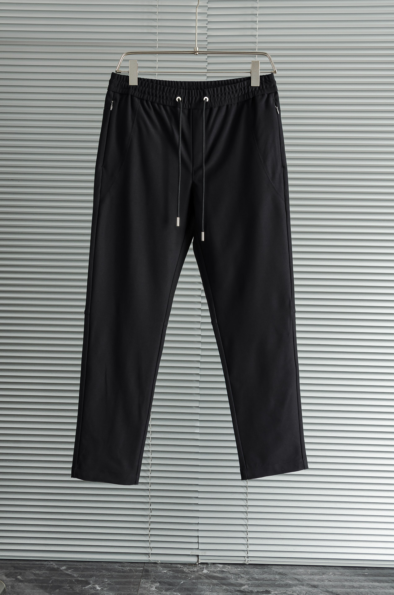 露露 抽绳腰头男士休闲舒适直筒长裤#其匠心打造，毋庸置疑的极品重磅，无需过多的词汇来形容这款人气单品，光