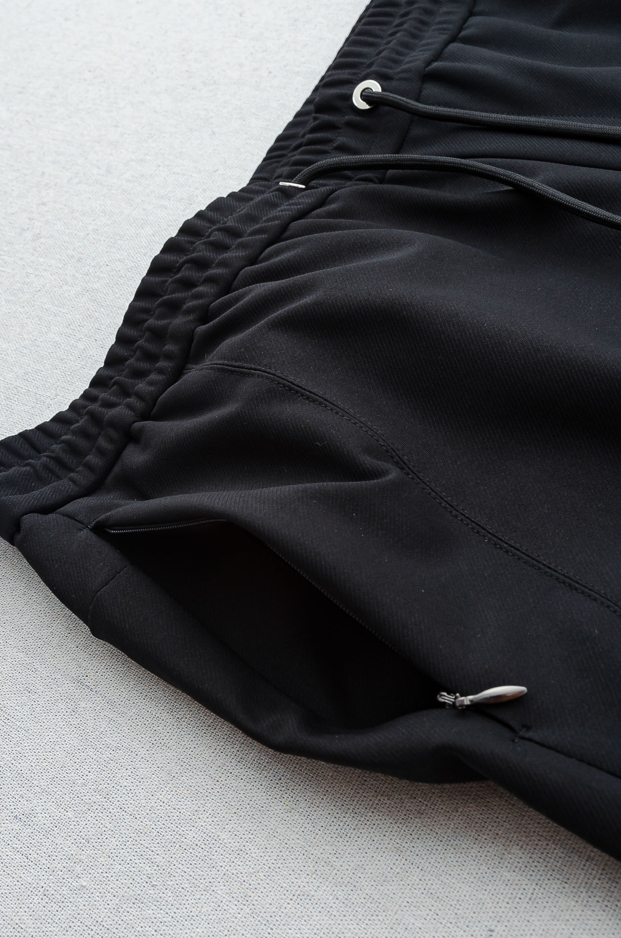 露露 抽绳腰头男士休闲舒适直筒长裤#其匠心打造，毋庸置疑的极品重磅，无需过多的词汇来形容这款人气单品，光