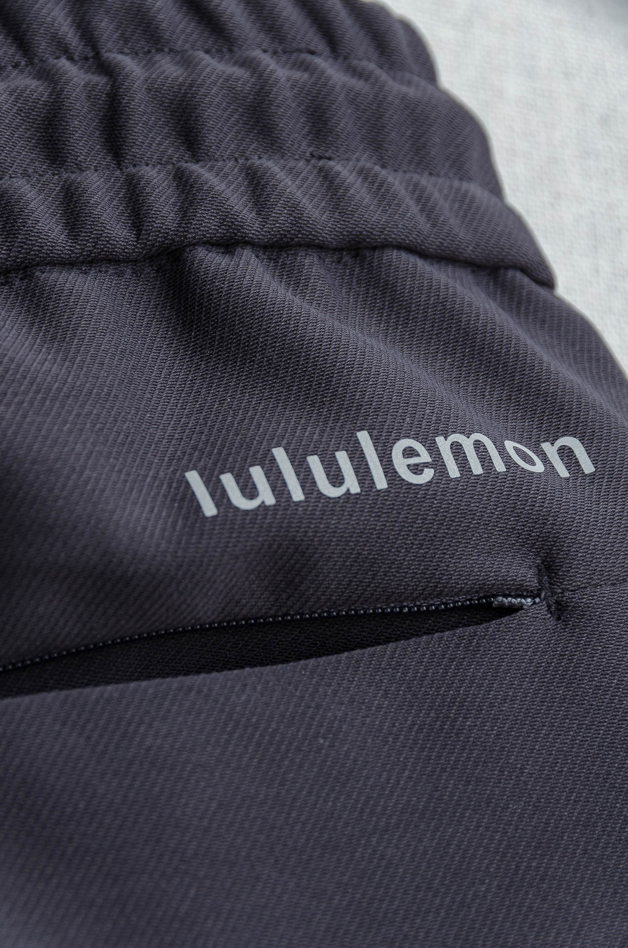 露露 抽绳腰头男士休闲舒适直筒长裤#其匠心打造，毋庸置疑的极品重磅，无需过多的词汇来形容这款人气单品，光