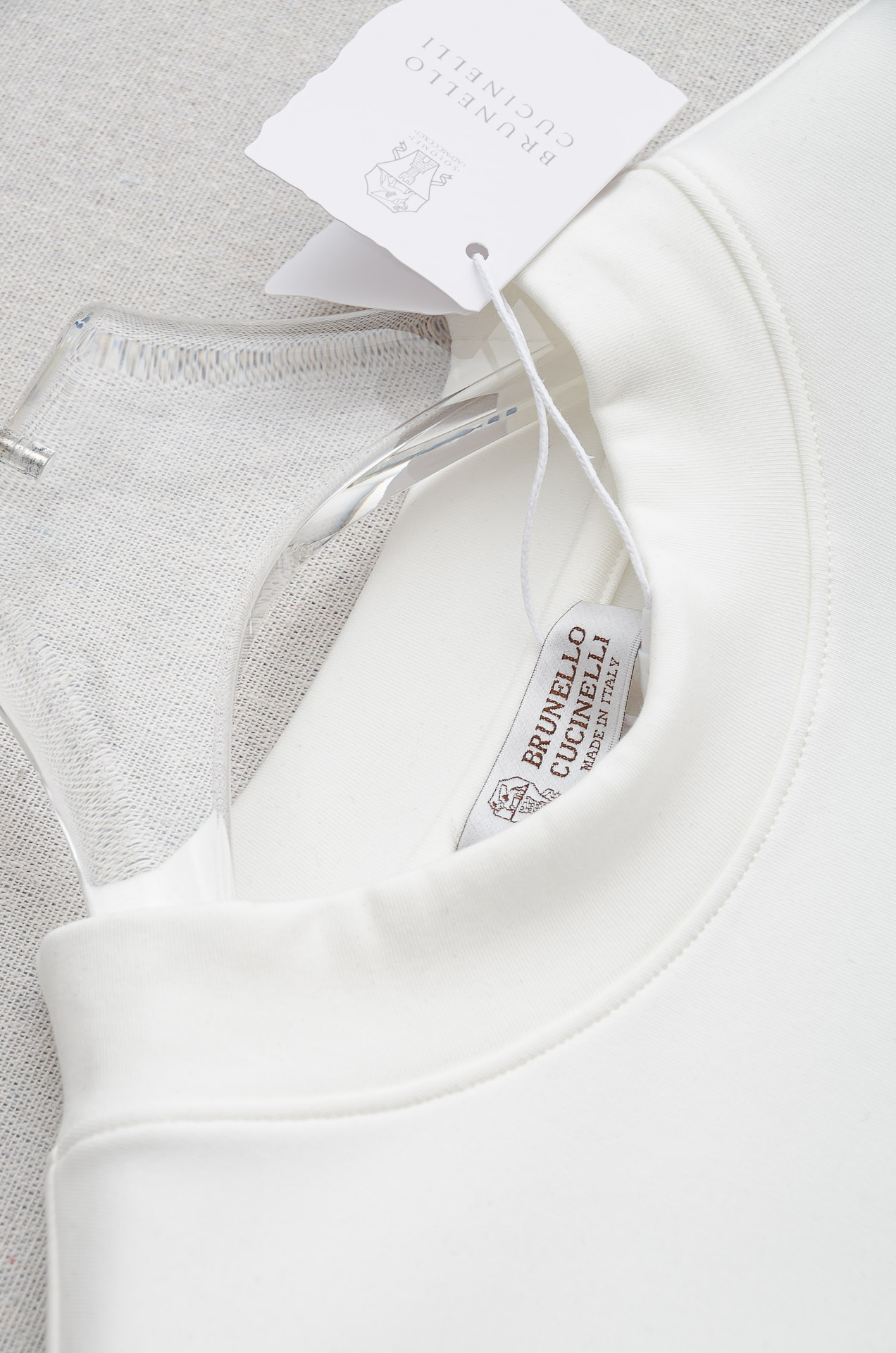 BC 25FW秋冬新款 立体刺绣男士长袖T恤衫#把重心都放在了面料上，表面清晰可见的细格肌理，足以凸显出